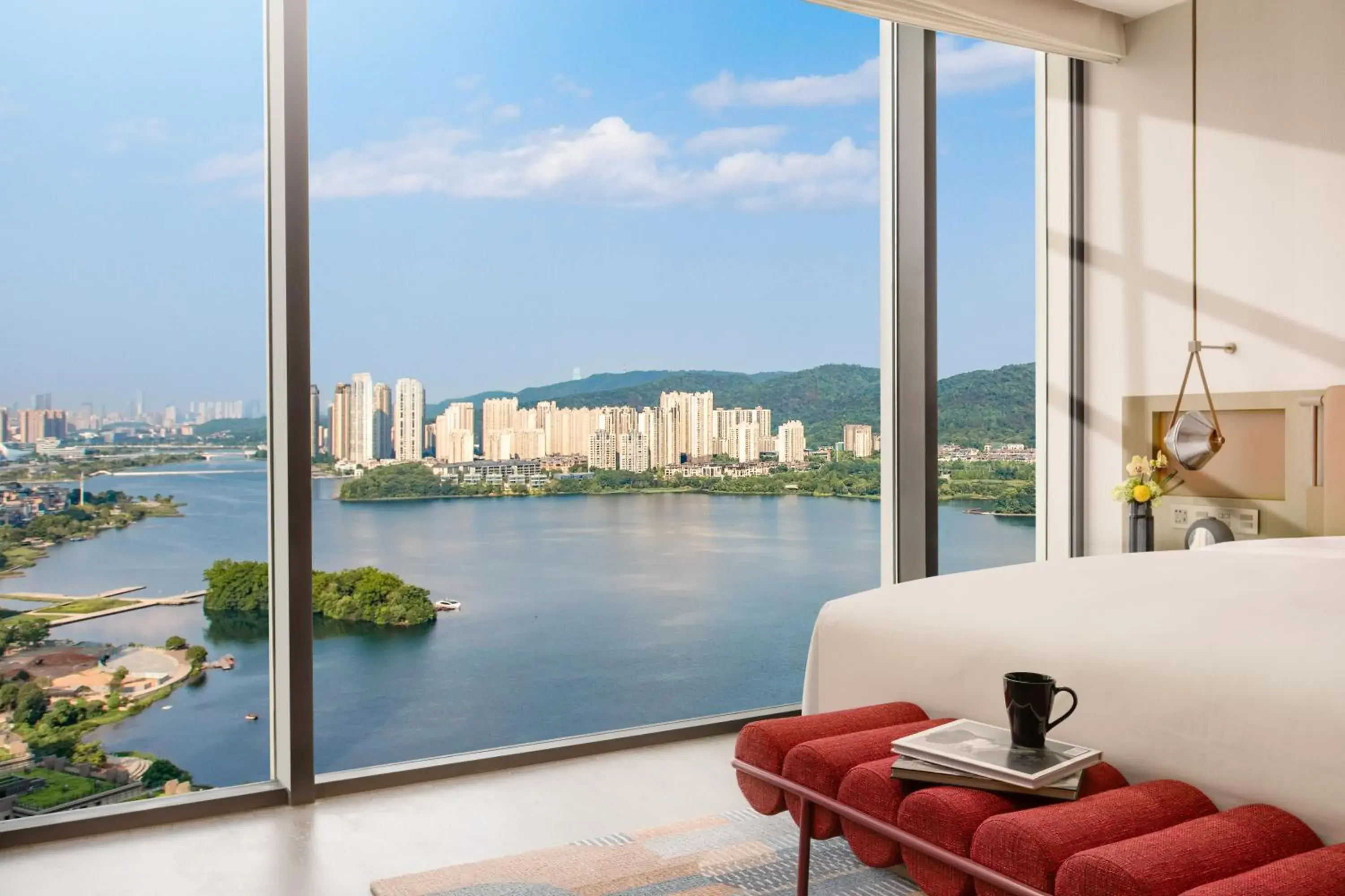Premium King Room with Lake View in Hotel Indigo Changsha Meixi Lake Premium King Room with Lake View in Hotel Indigo Changsha Meixi Lake