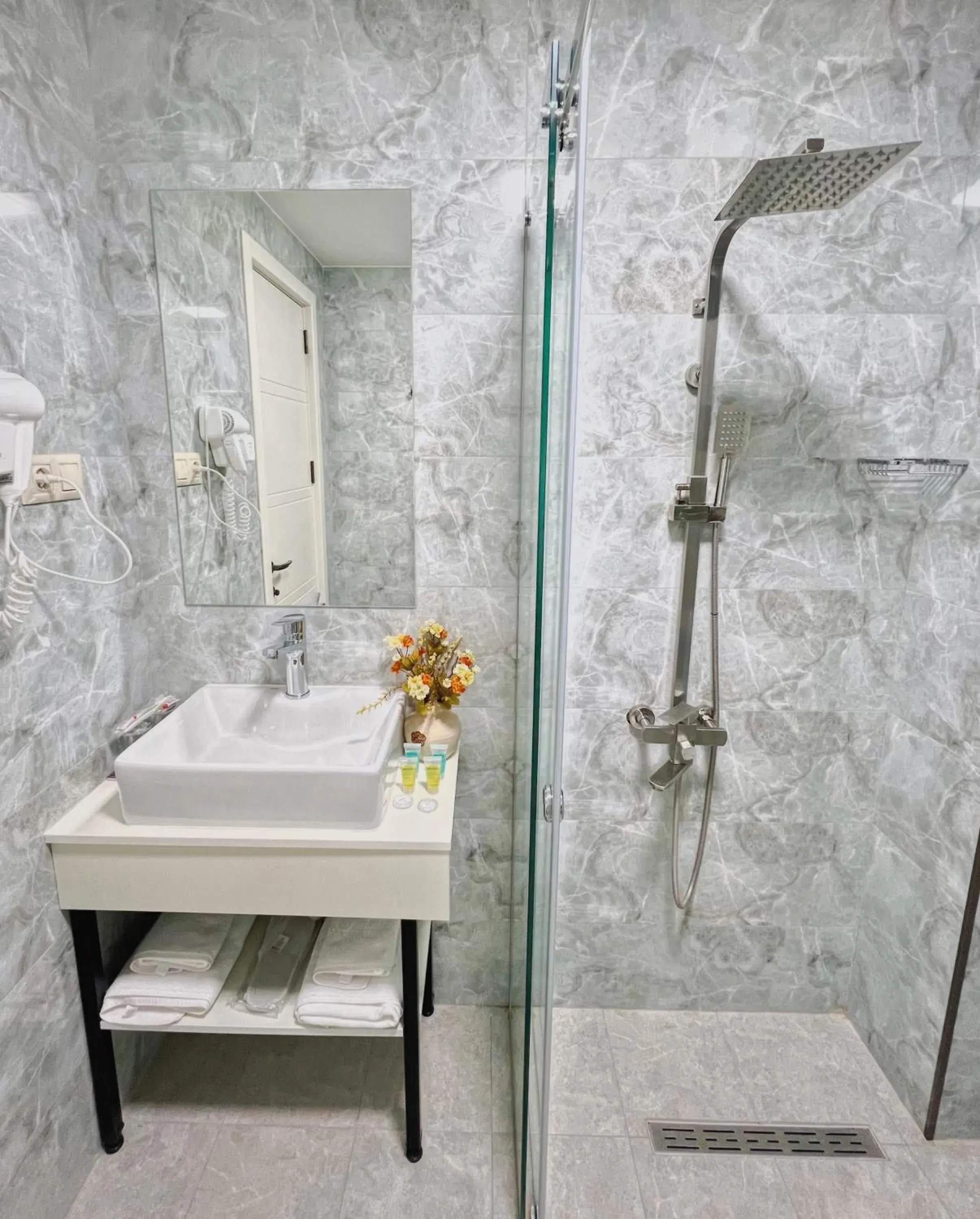 Superior Double or Twin Room - single occupancy in Hotel DownTown Avlabari Superior Double or Twin Room - single occupancy in Hotel DownTown Avlabari