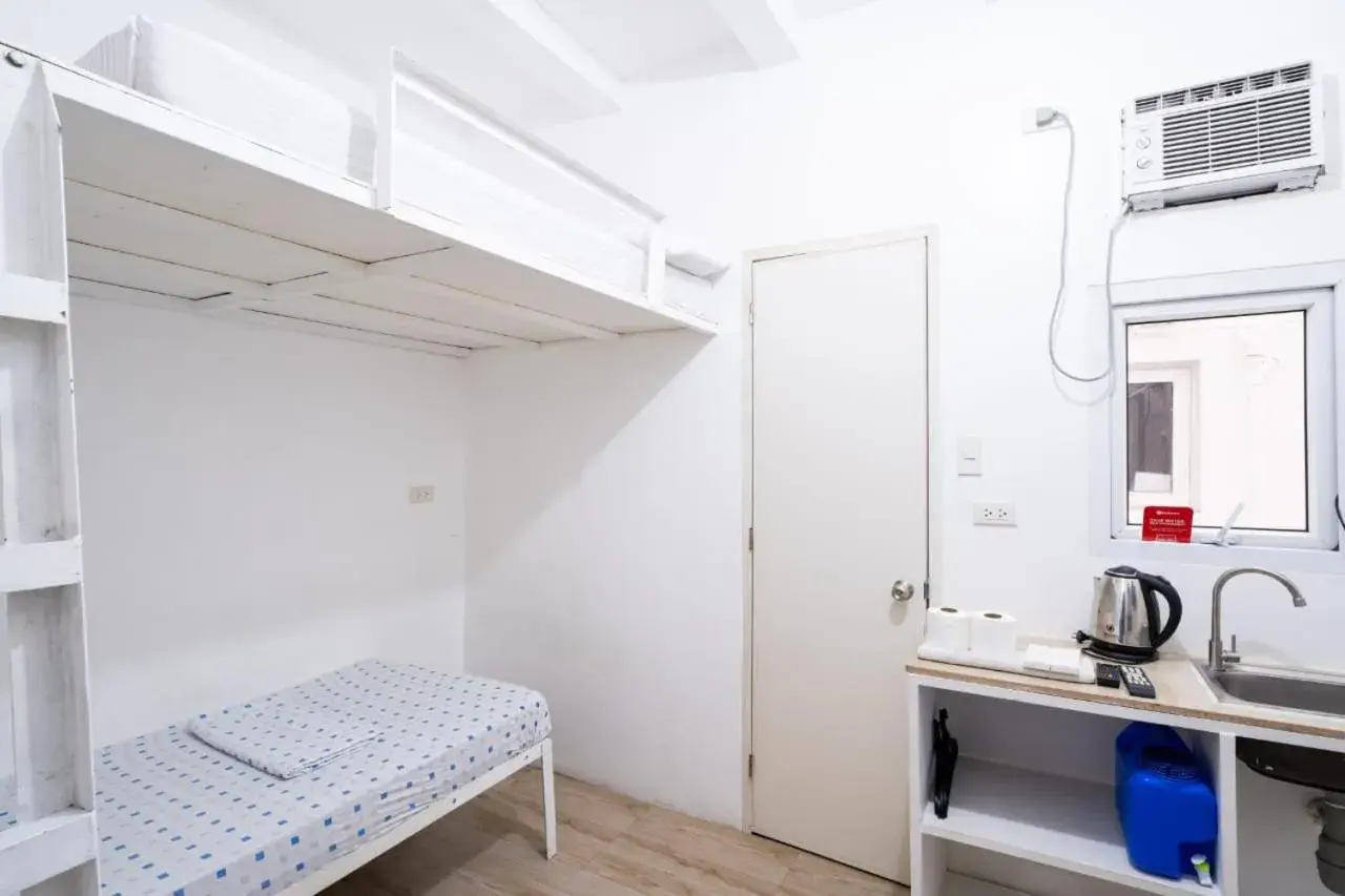 Basic Triple Room in Pasay Centrale Hotel Basic Triple Room in Pasay Centrale Hotel