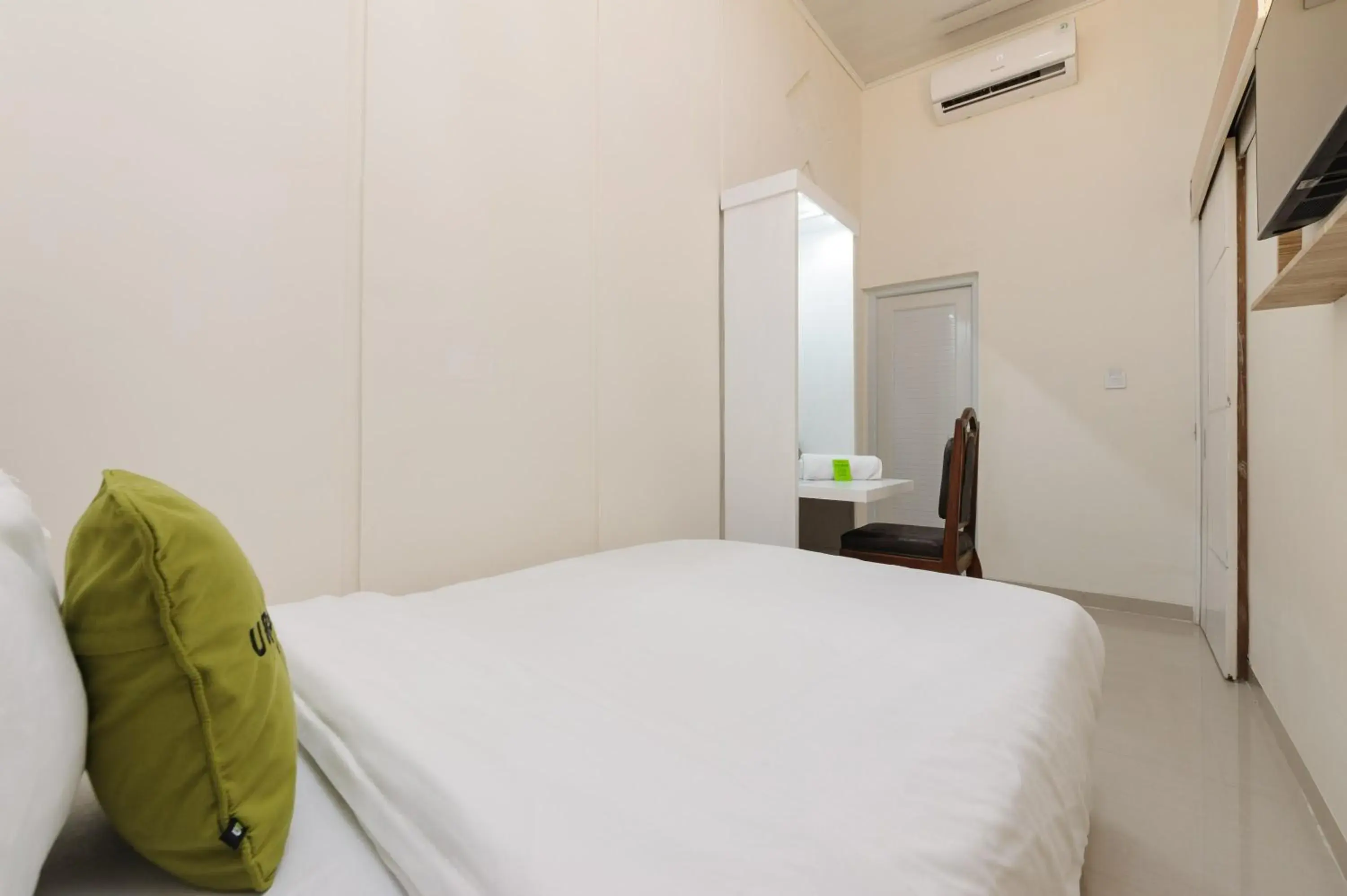 Standard Single Room - single occupancy in Urbanview Hotel Binwa Syariah Bandar Lampung Standard Single Room - single occupancy in Urbanview Hotel Binwa Syariah Bandar Lampung