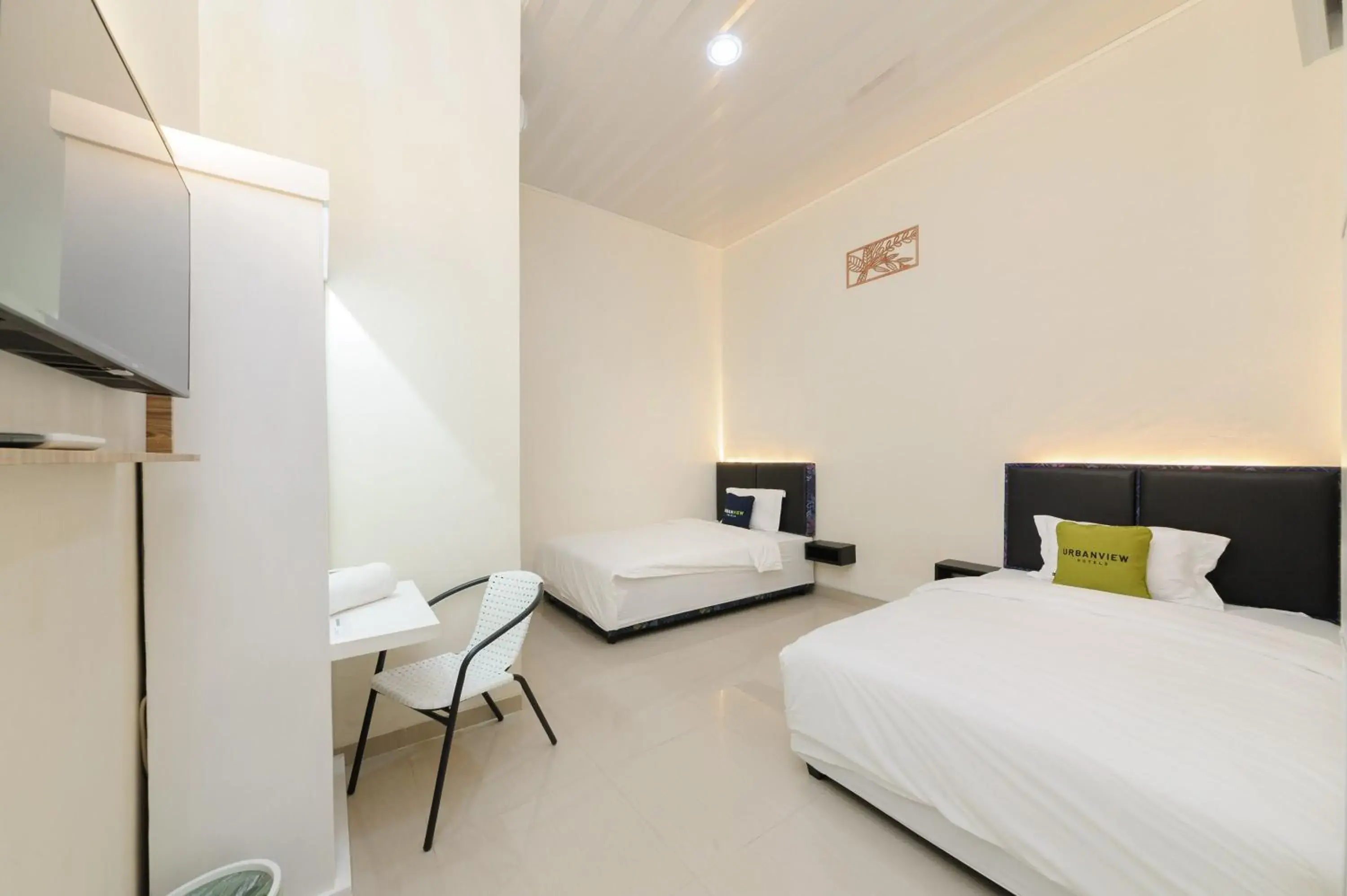 Superior Twin Room in Urbanview Hotel Binwa Syariah Lampung by RedDoorz Superior Twin Room in Urbanview Hotel Binwa Syariah Lampung by RedDoorz