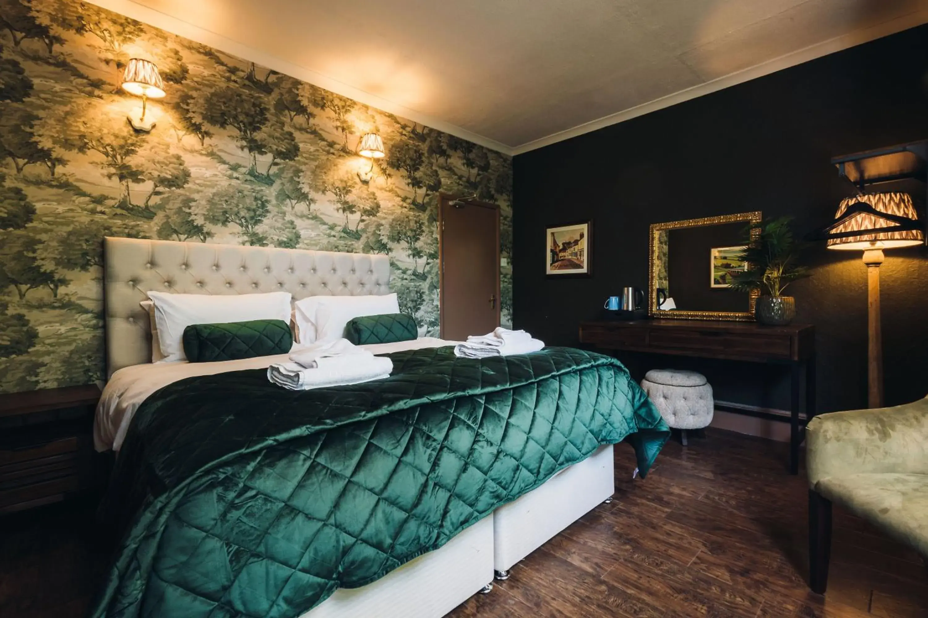 Superior King Room in Gaskell Arms Superior King Room in Gaskell Arms