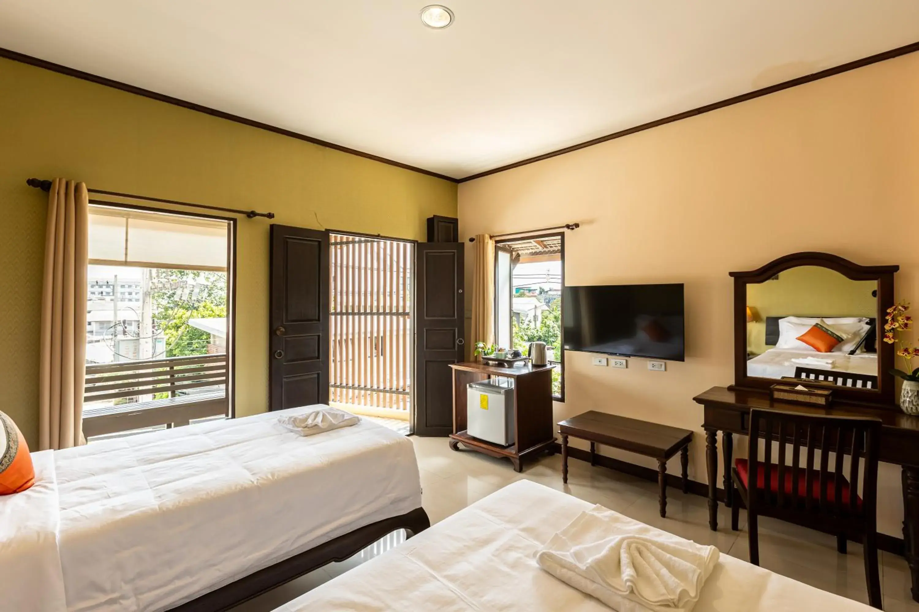 Superior Twin Room with City View in Na Thapae Chiangmai Hotel Superior Twin Room with City View in Na Thapae Chiangmai Hotel
