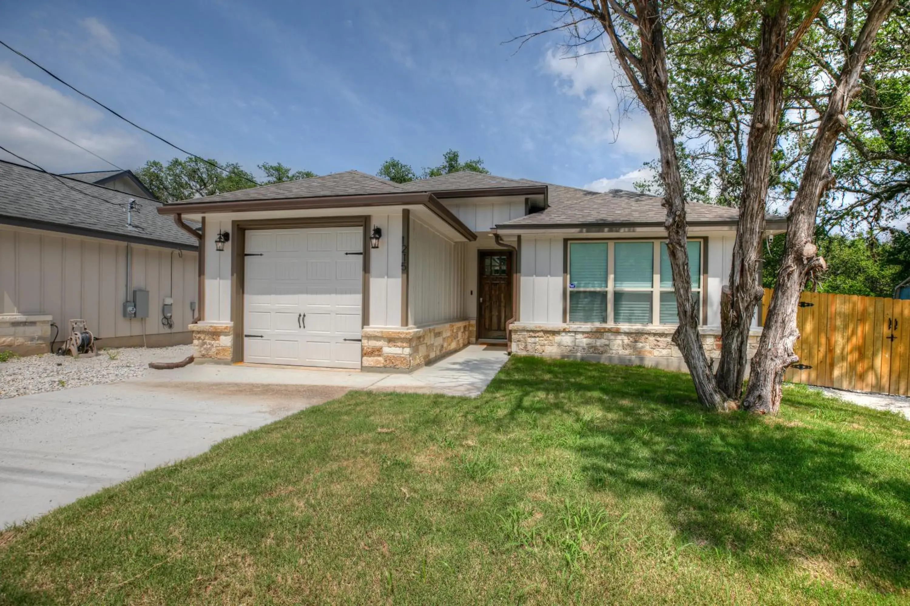 Pristine 3-bedroom Home Near Canyon Lake! Pristine 3-bedroom Home Near Canyon Lake!