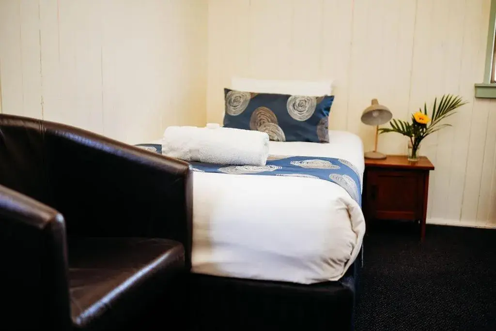 Single Room with Shared Bathroom in Maleny Hotel Single Room with Shared Bathroom in Maleny Hotel
