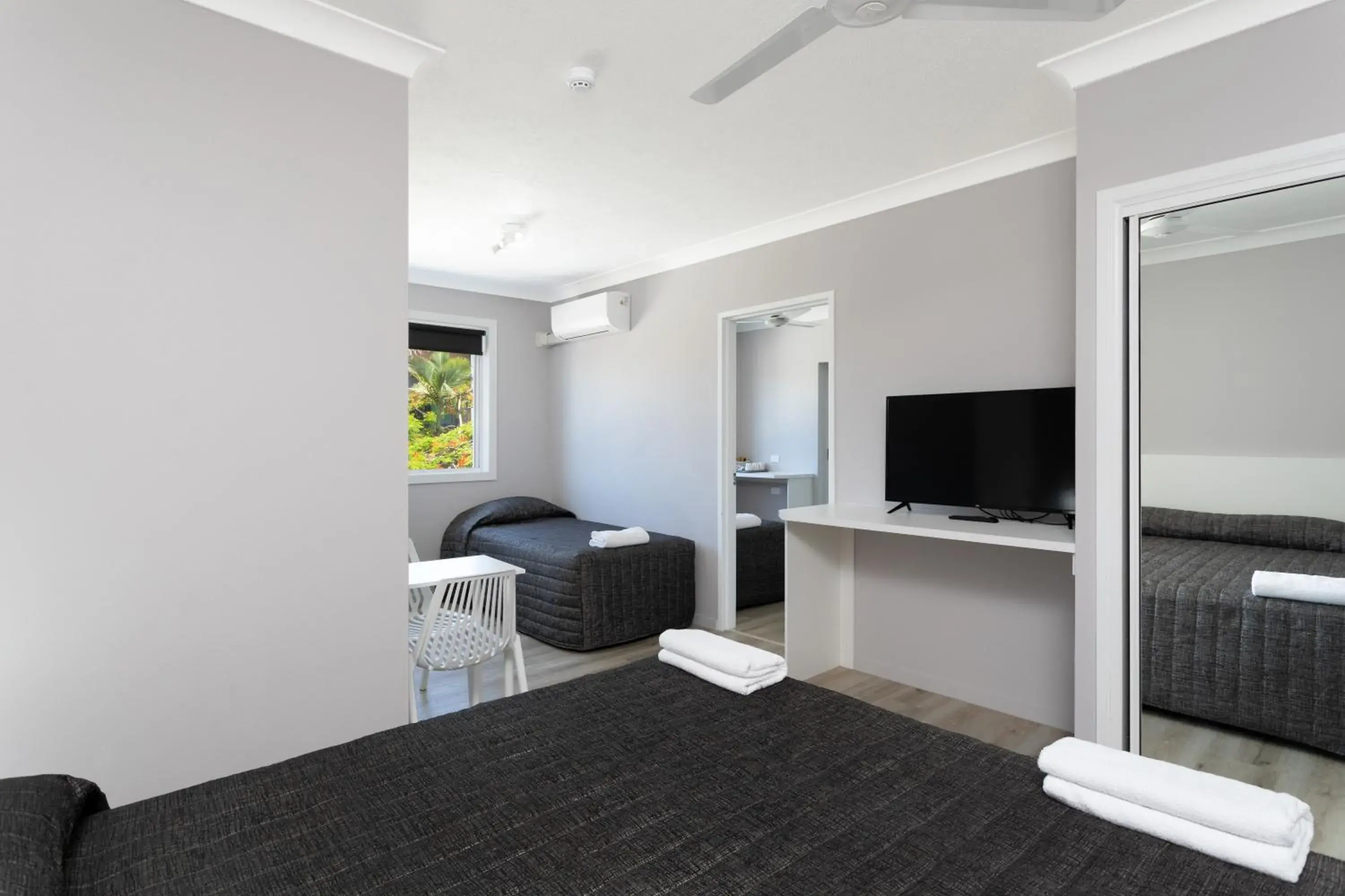 Family Interconnecting Room with Two Bathroom (Parking subject to availability) in Burleigh Gold Coast Motel Family Interconnecting Room with Two Bathroom (Parking subject to availability) in Burleigh Gold Coast Motel