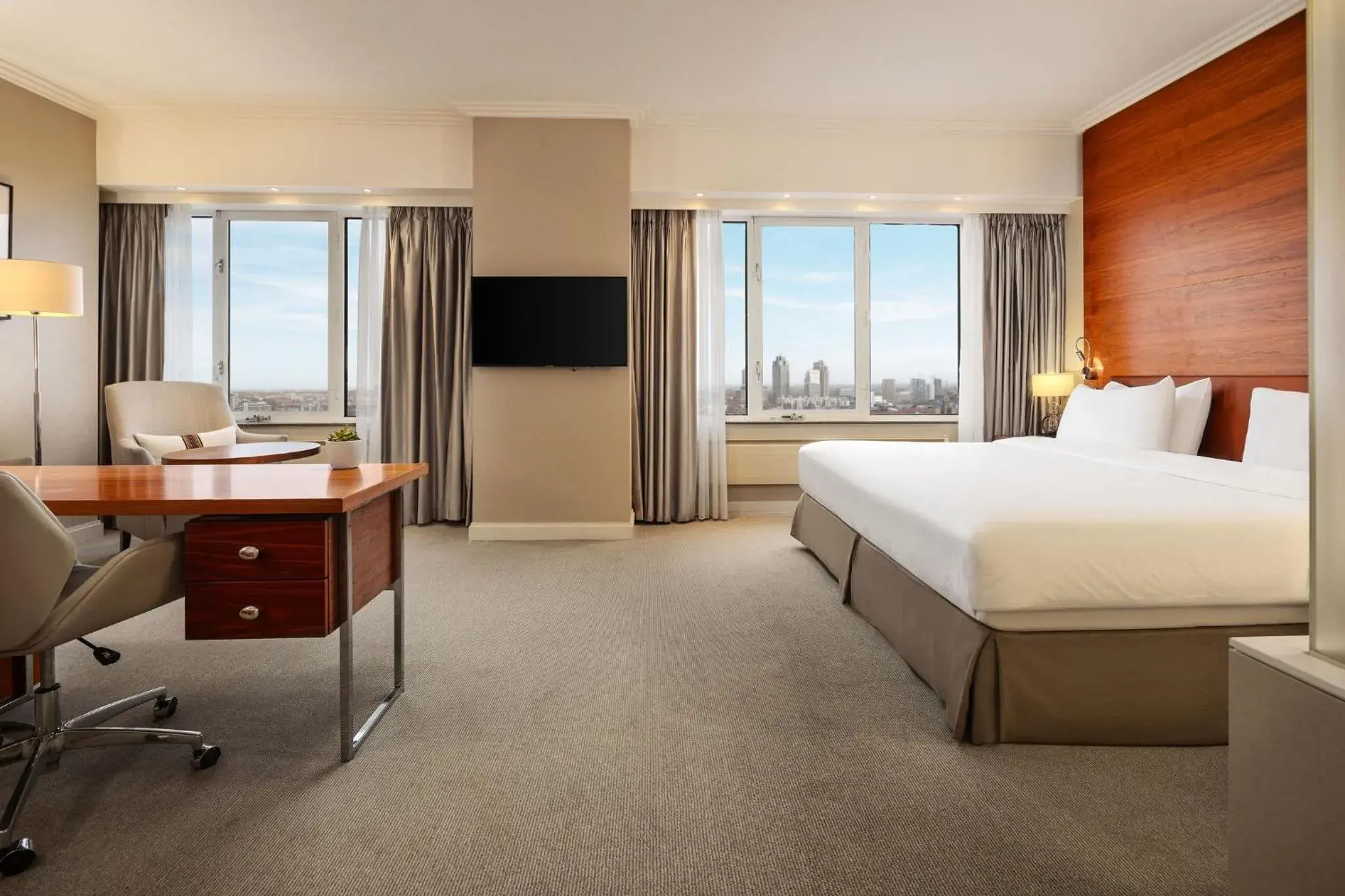Superior Junior Suite in Hotel Okura Amsterdam – The Leading Hotels of the World Superior Junior Suite in Hotel Okura Amsterdam – The Leading Hotels of the World