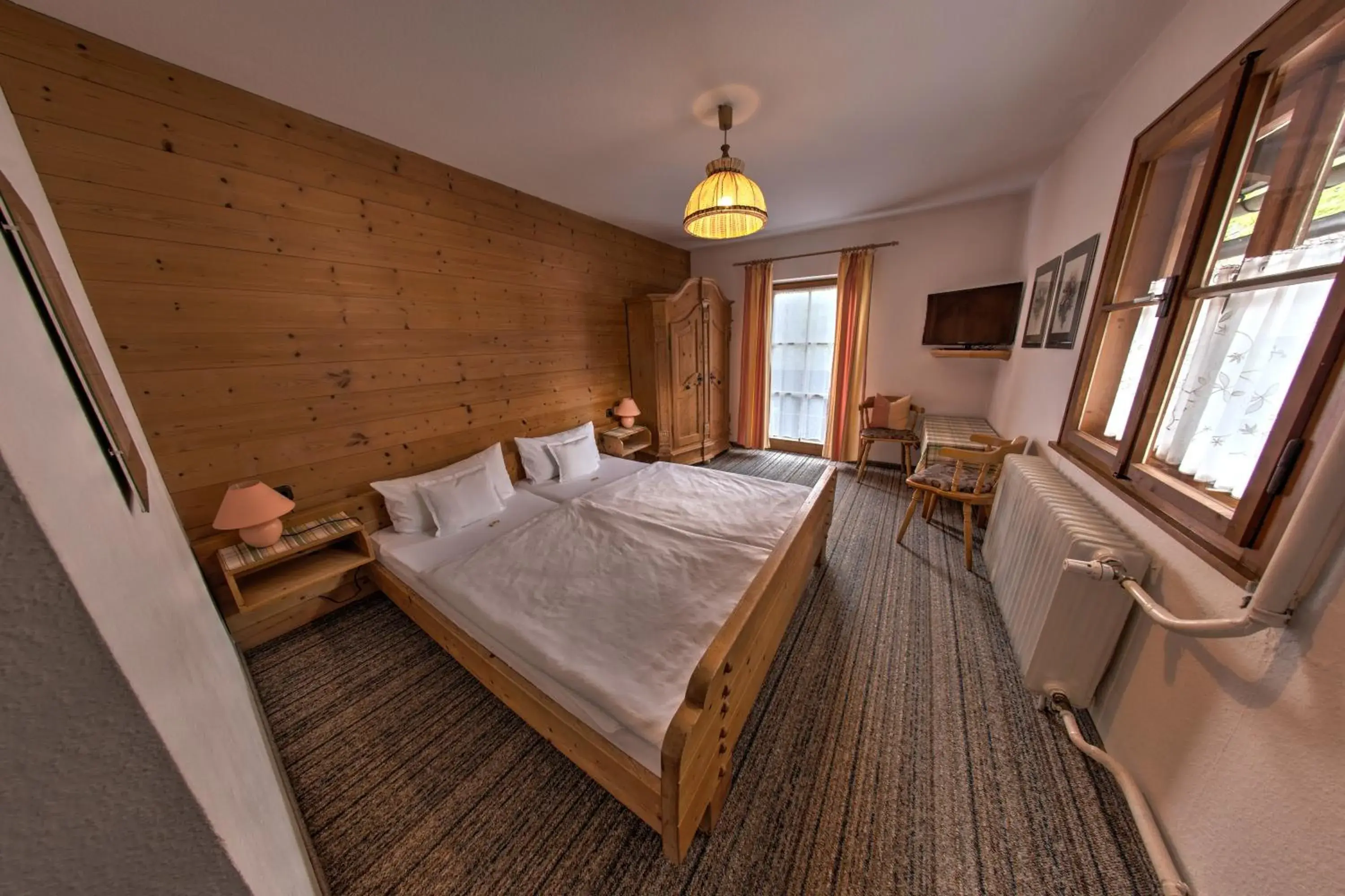 Wirtshaus und Pension Hocheck Wirtshaus und Pension Hocheck