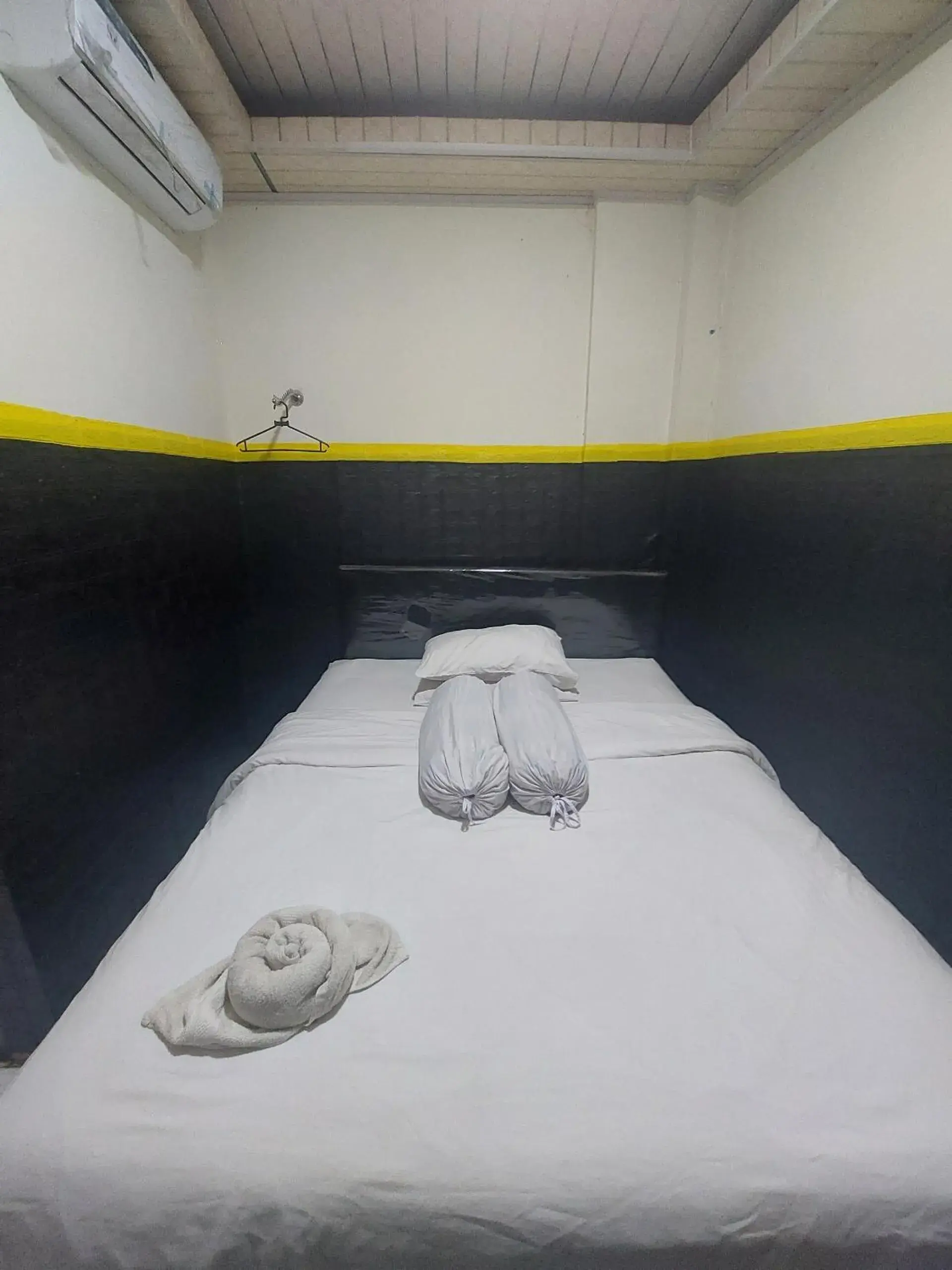 Standard Double Room in Hotel O Mahendra HomestayNearTaman Wisata Bukit Rurukan Standard Double Room in Hotel O Mahendra HomestayNearTaman Wisata Bukit Rurukan