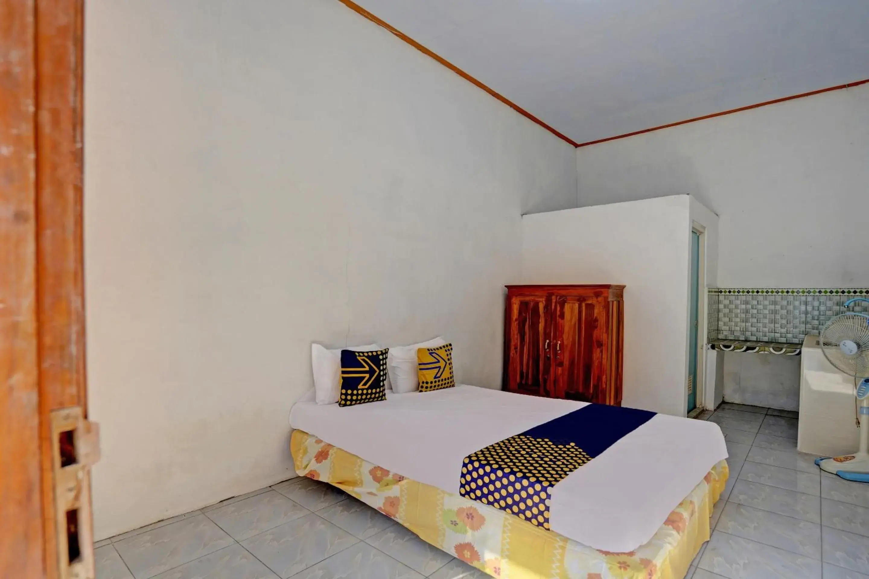 Budget Double Room in Hotel O Surya Indah Homestay Syariah Budget Double Room in Hotel O Surya Indah Homestay Syariah