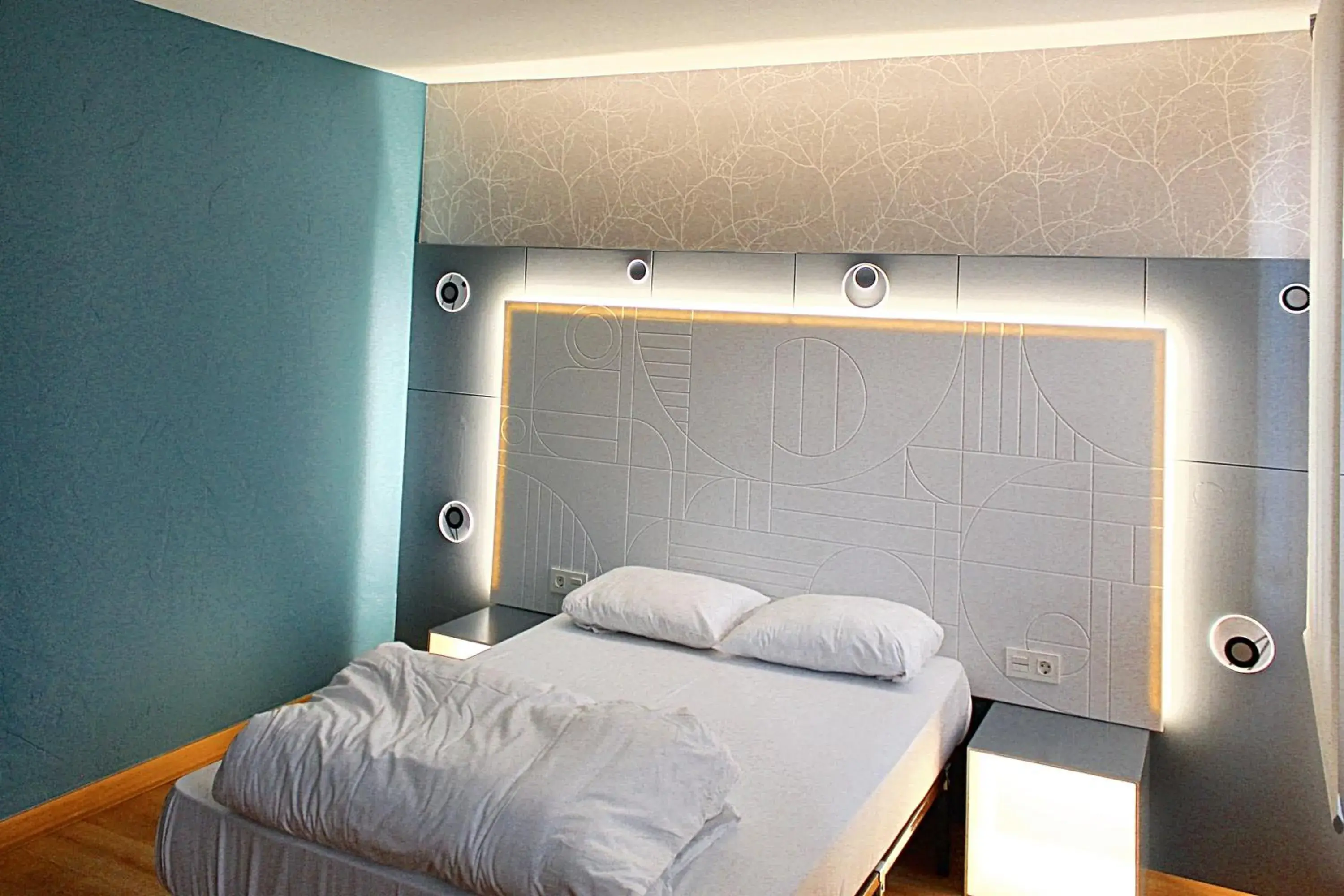 Double or Twin Room with Private Bathroom in Mola! Hostel Burgos Double or Twin Room with Private Bathroom in Mola! Hostel Burgos