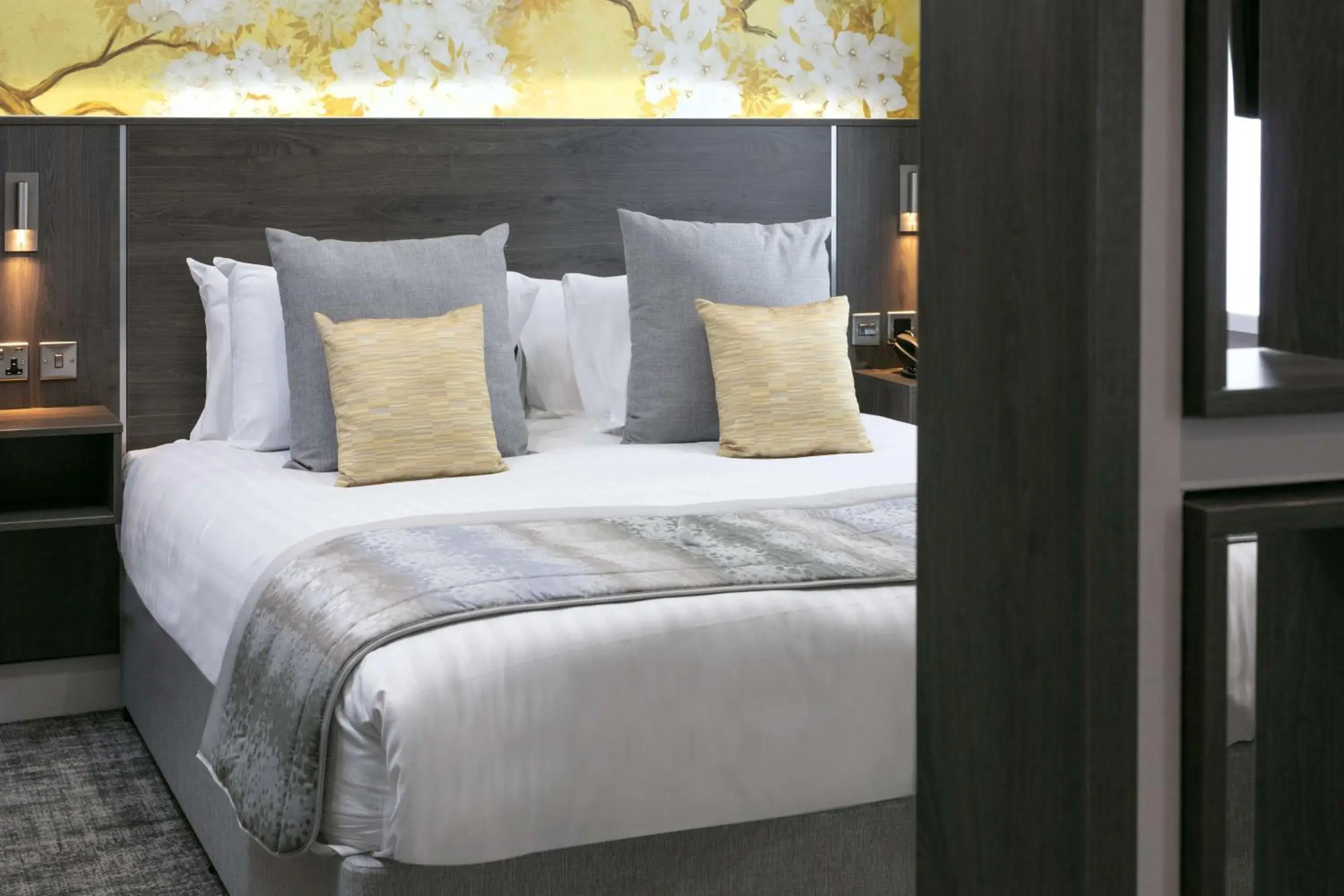 King Suite with Sofa Bed – Non Smoking (Interconnecting) in Barton Manor Hotel & Spa; BW Signature Collection King Suite with Sofa Bed – Non Smoking (Interconnecting) in Barton Manor Hotel & Spa; BW Signature Collection