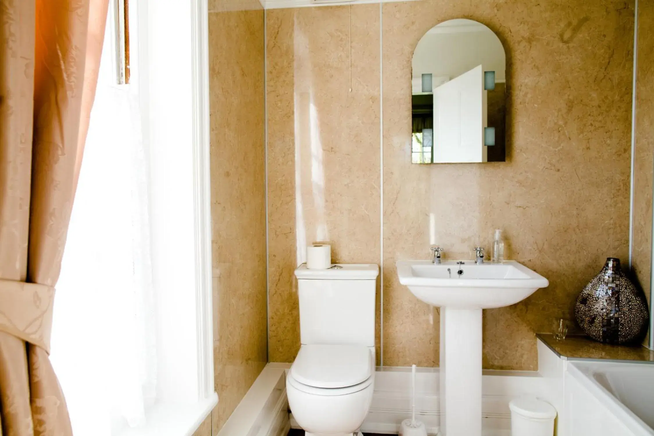 Twin Room with Private Bathroom in The Grove Cromer Twin Room with Private Bathroom in The Grove Cromer