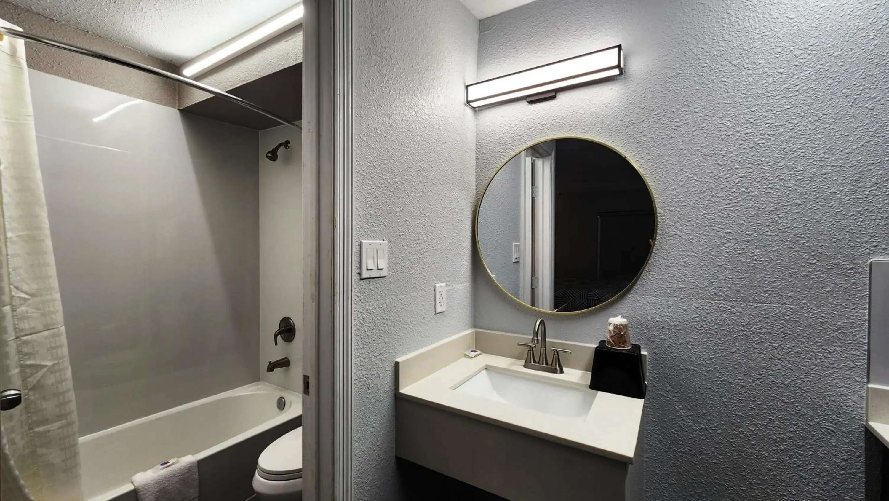 Double Room - Non-Smoking in Studio 6 Alvin, TX Double Room - Non-Smoking in Studio 6 Alvin, TX