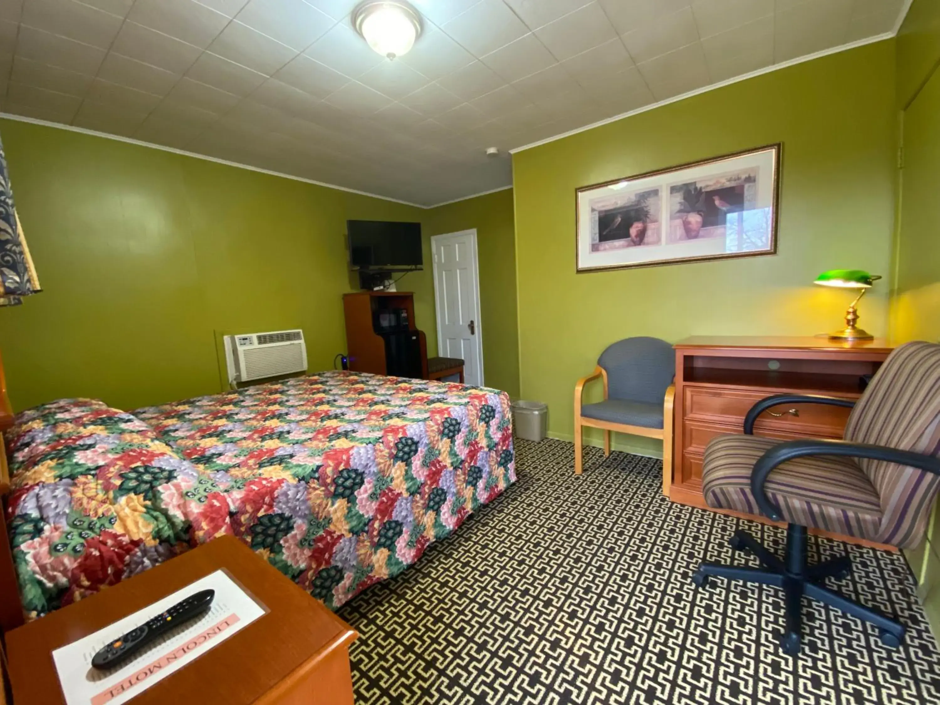 King Room - Non-Smoking in Lincoln Motel King Room - Non-Smoking in Lincoln Motel