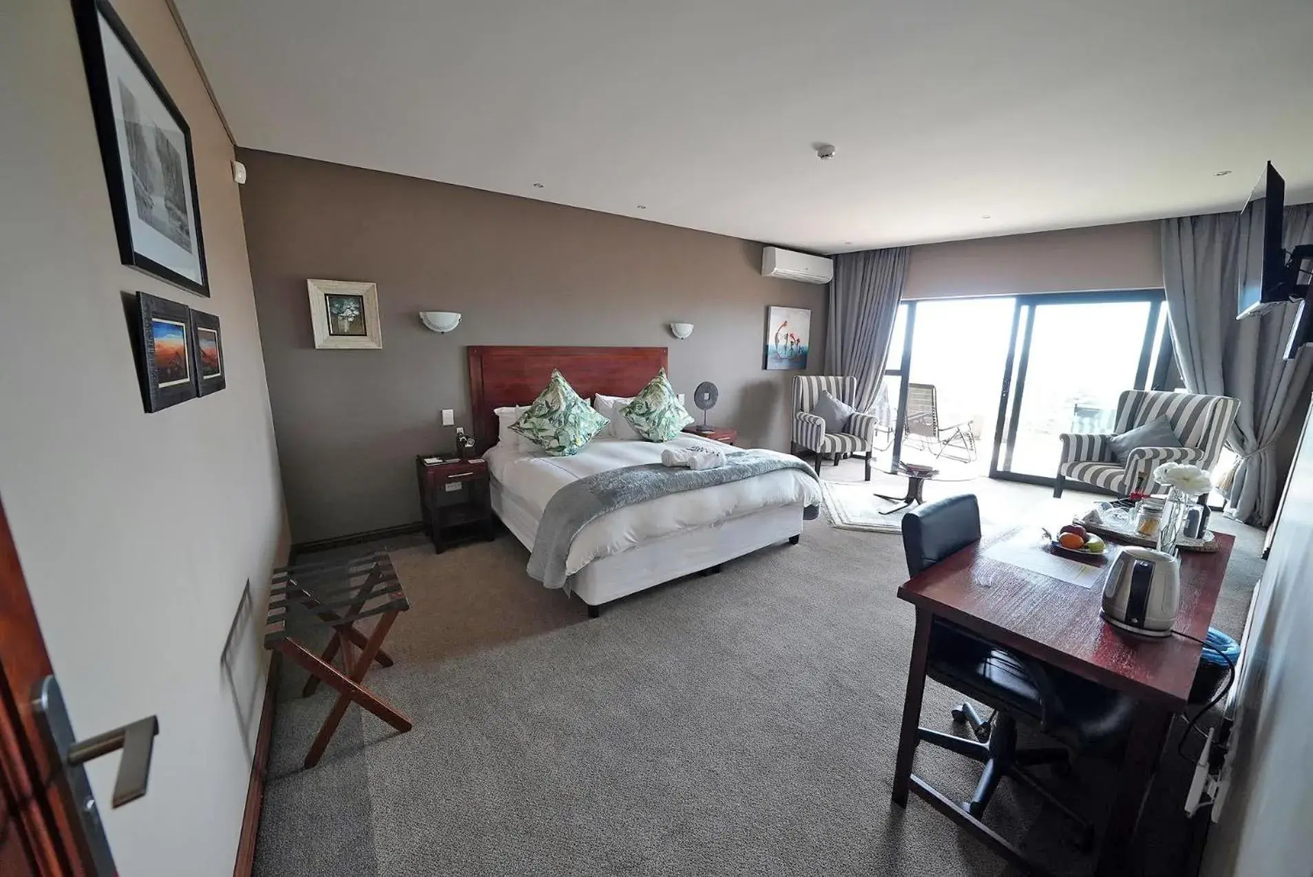 Deluxe Double or Twin Room with Balcony - single occupancy in Over The Moon Guesthouse Deluxe Double or Twin Room with Balcony - single occupancy in Over The Moon Guesthouse