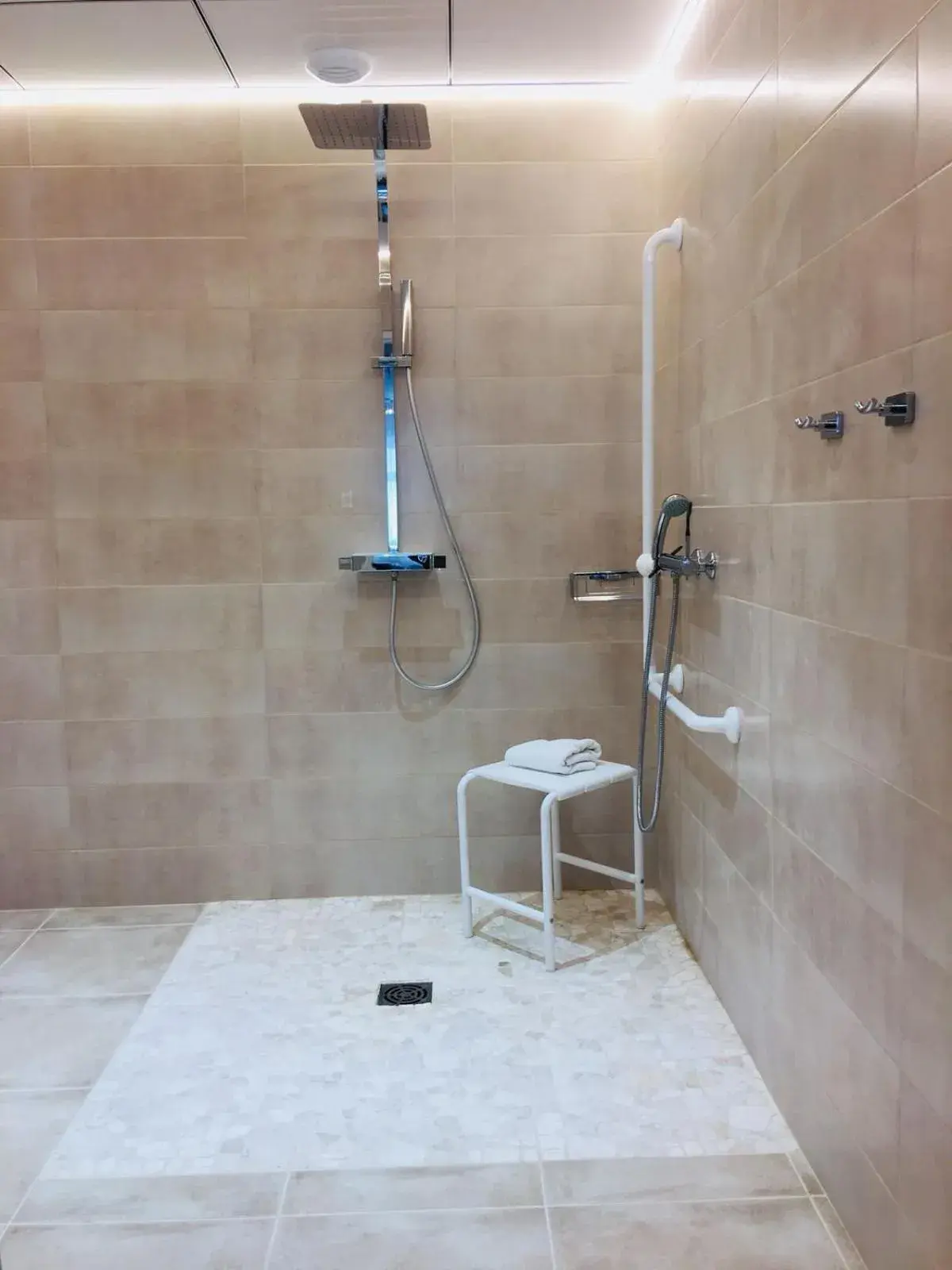 Double Room - Disability Access in Hôtel Terranostra Double Room - Disability Access in Hôtel Terranostra