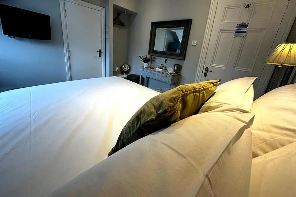 Small Double Room - single occupancy in Station Lounge & Rooms Small Double Room - single occupancy in Station Lounge & Rooms