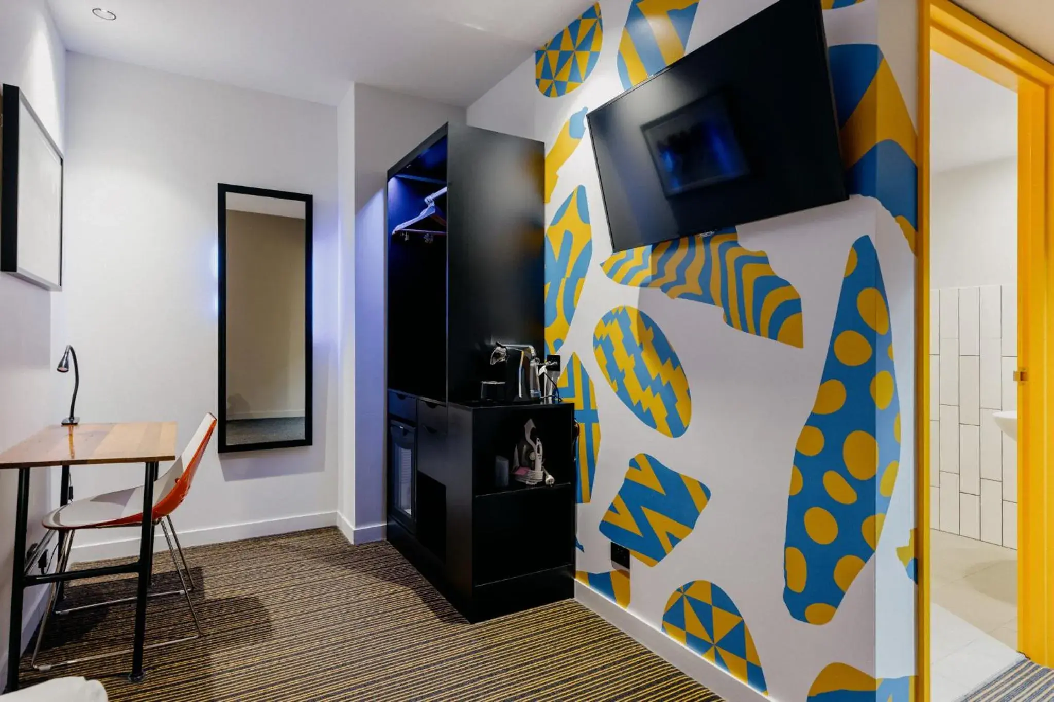 Hotel Queen - Accessible with Free WIFI in The Constance Fortitude Valley Hotel Queen - Accessible with Free WIFI in The Constance Fortitude Valley