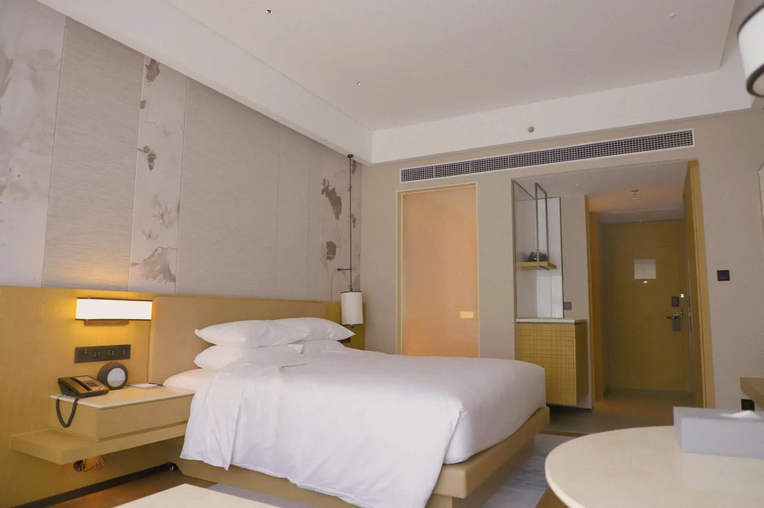 Deluxe Panorama King Room with Mountain View - single occupancy in Courtyard by Marriott Jiuzhaigou Deluxe Panorama King Room with Mountain View - single occupancy in Courtyard by Marriott Jiuzhaigou