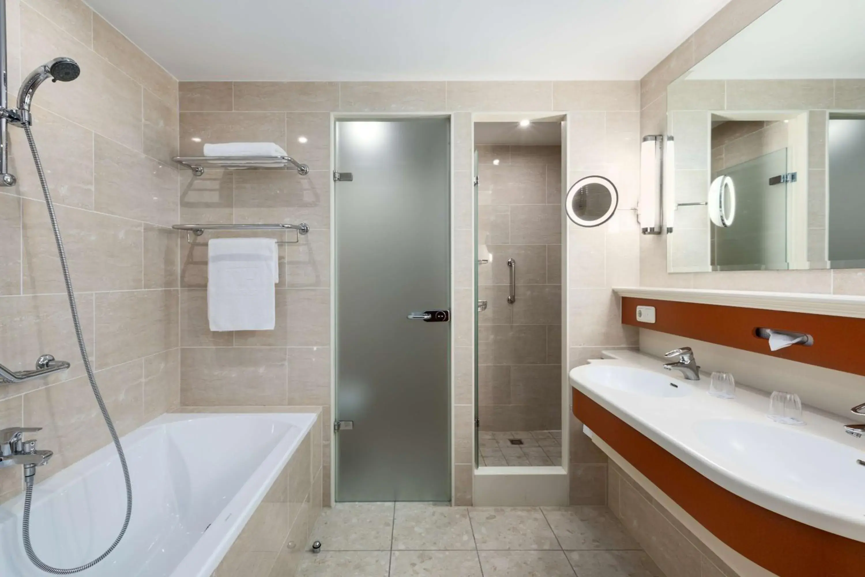 Family Room (2 Adults + 1 Child) in NH Atlantic Den Haag Family Room (2 Adults + 1 Child) in NH Atlantic Den Haag