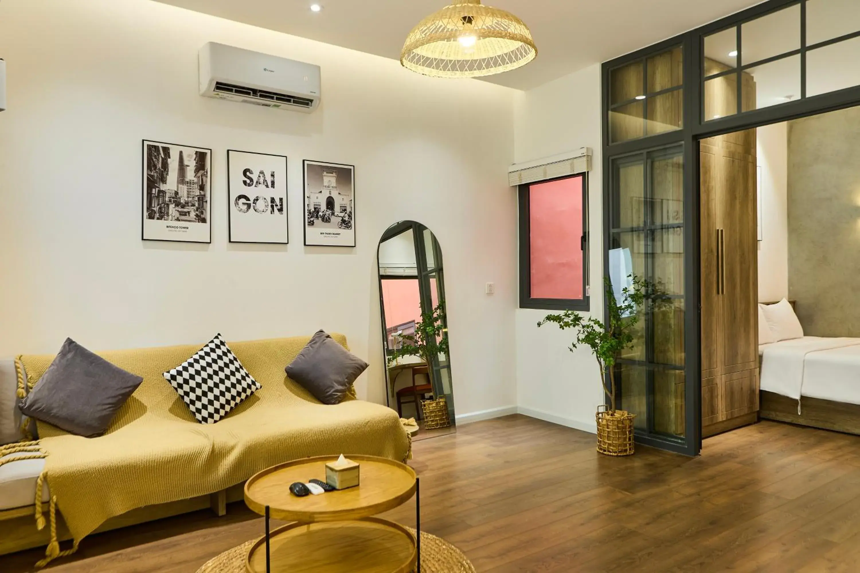 Junior Suite - single occupancy in Kin Wander Tân Quy Junior Suite - single occupancy in Kin Wander Tân Quy