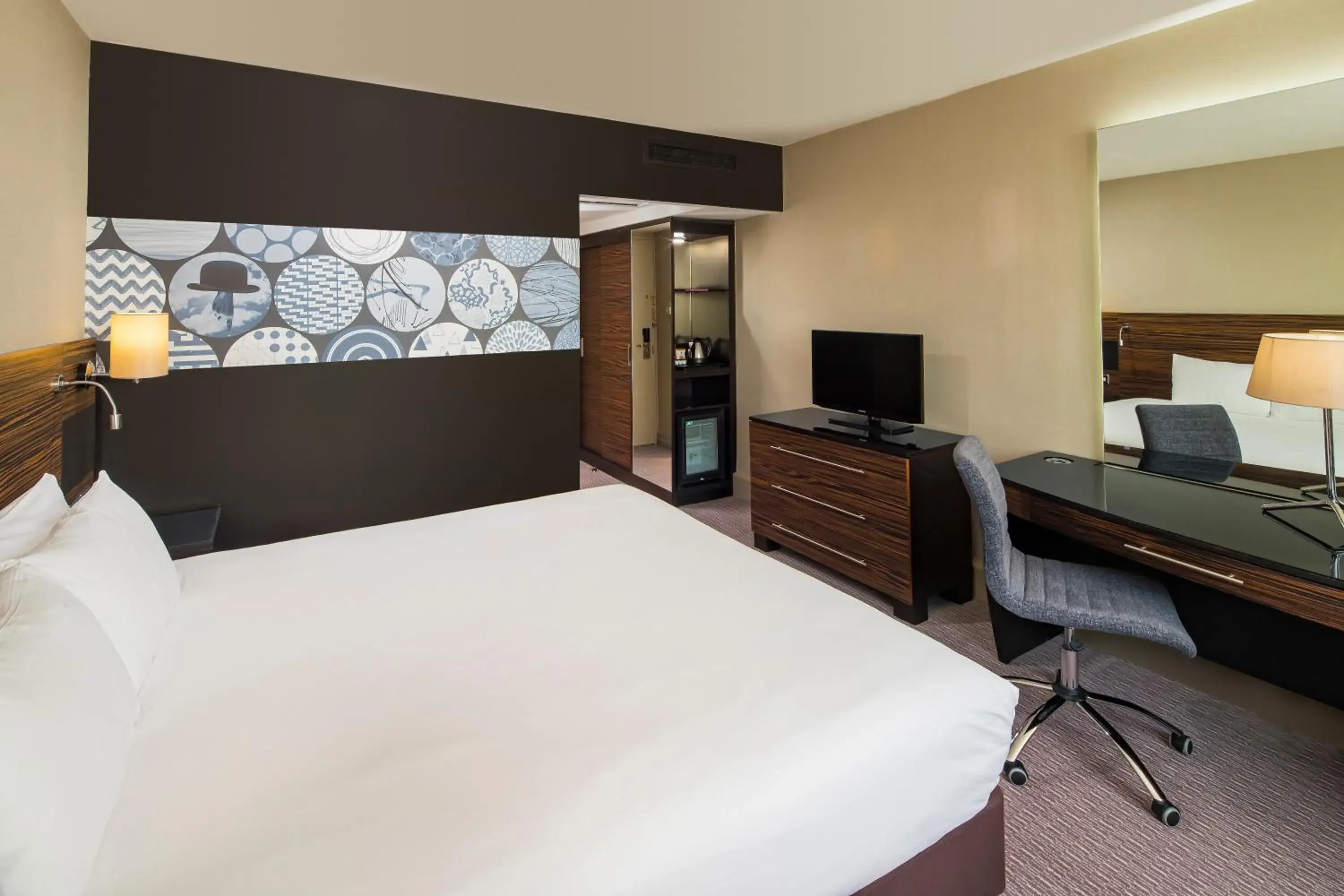 Standard Super King Room in Crowne Plaza Glasgow by IHG Standard Super King Room in Crowne Plaza Glasgow by IHG