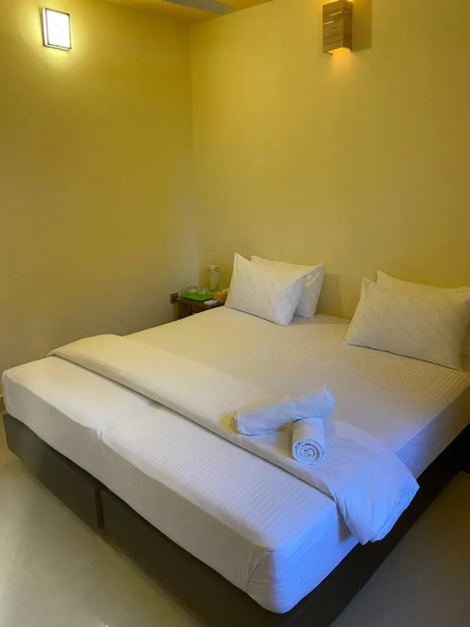 Deluxe Queen Room in White Sand Inn Deluxe Queen Room in White Sand Inn