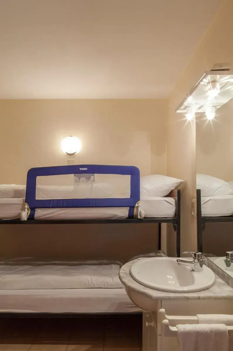 Three-Bedroom Apartment - single occupancy in Hotel Du Soleil Three-Bedroom Apartment - single occupancy in Hotel Du Soleil