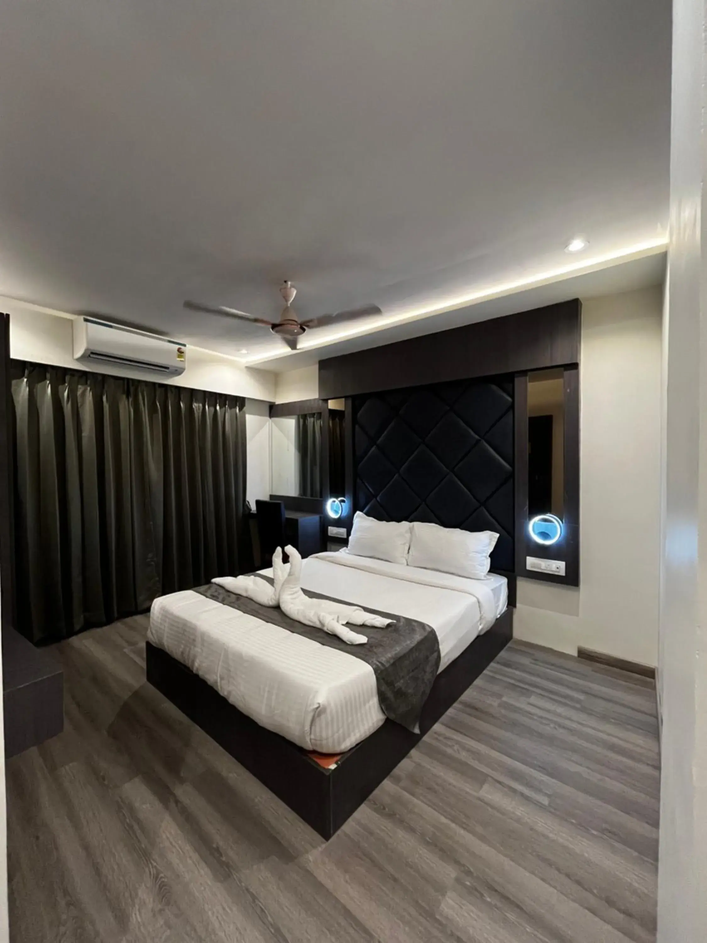 Deluxe Triple Room in Hotel Classio Andheri - Near DN Nagar Metro Station Deluxe Triple Room in Hotel Classio Andheri - Near DN Nagar Metro Station