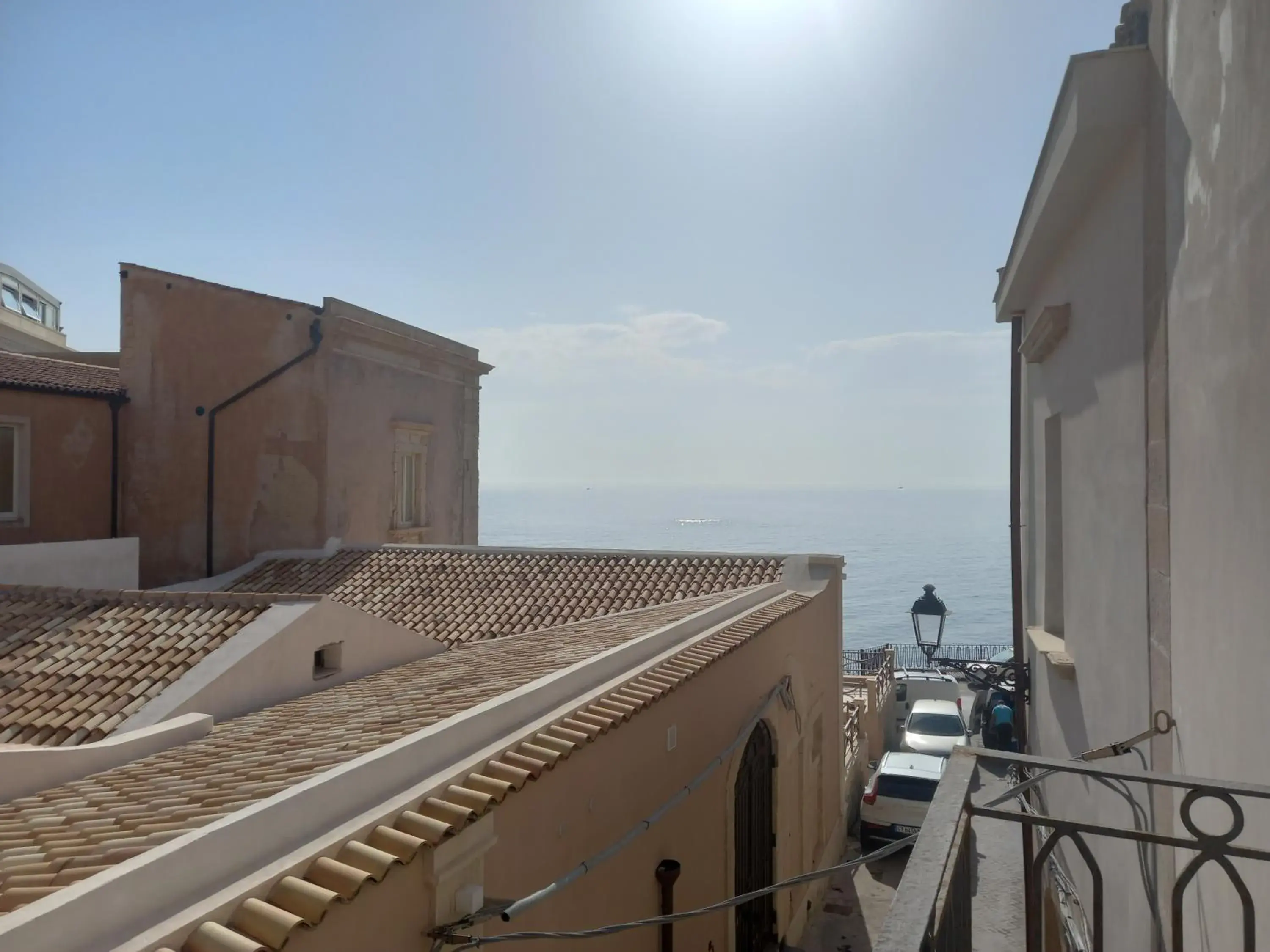 Deluxe Double Room with Side Sea View in Lanterne Magiche Ortigia Suites Deluxe Double Room with Side Sea View in Lanterne Magiche Ortigia Suites