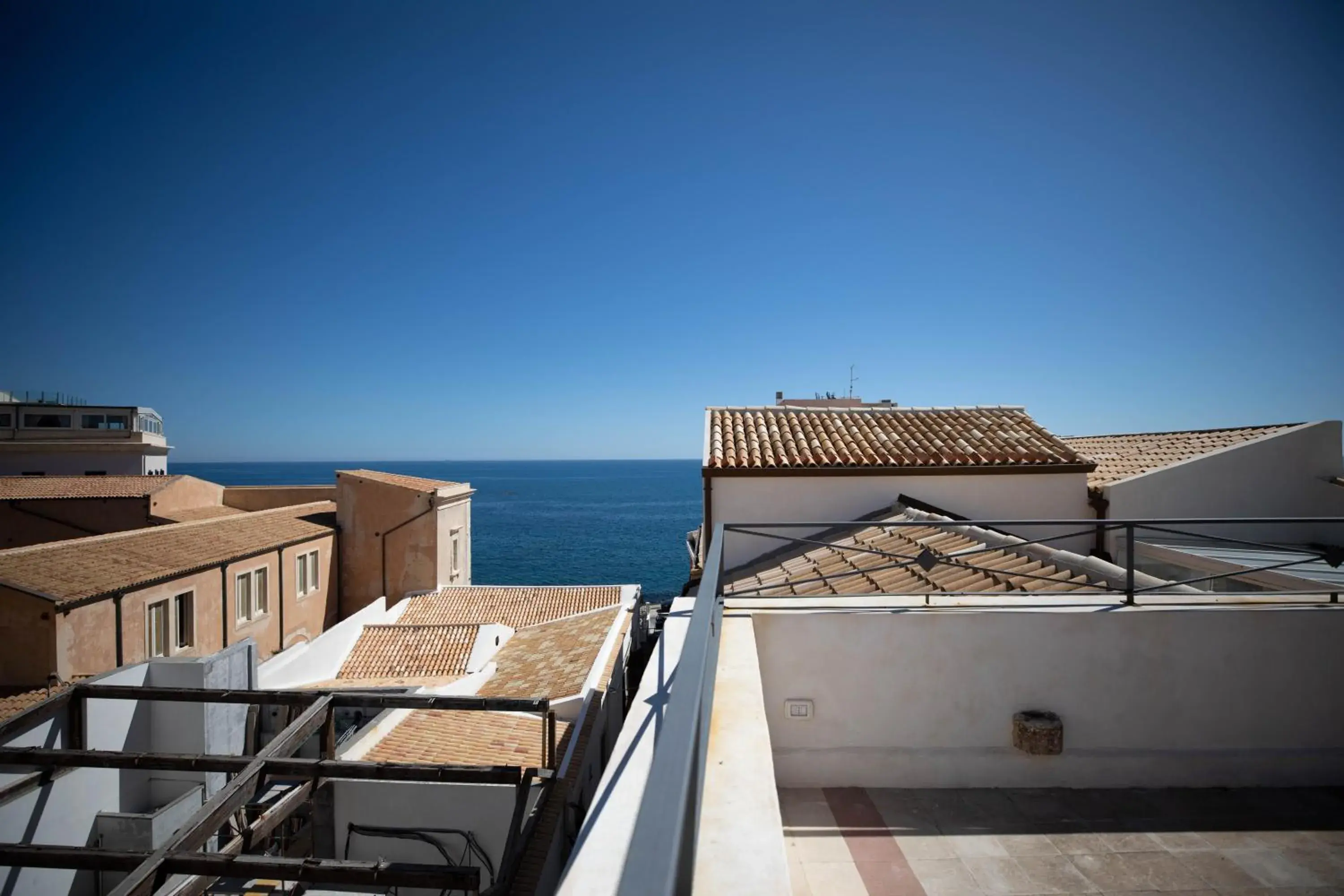 Deluxe Double Room with Sea View in Lanterne Magiche Ortigia Suites Deluxe Double Room with Sea View in Lanterne Magiche Ortigia Suites