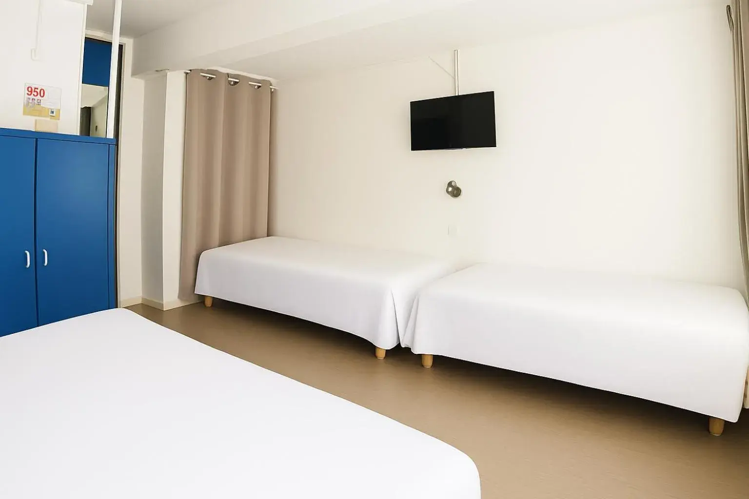 Family Room in Hôtel Les Rives Bleues Family Room in Hôtel Les Rives Bleues