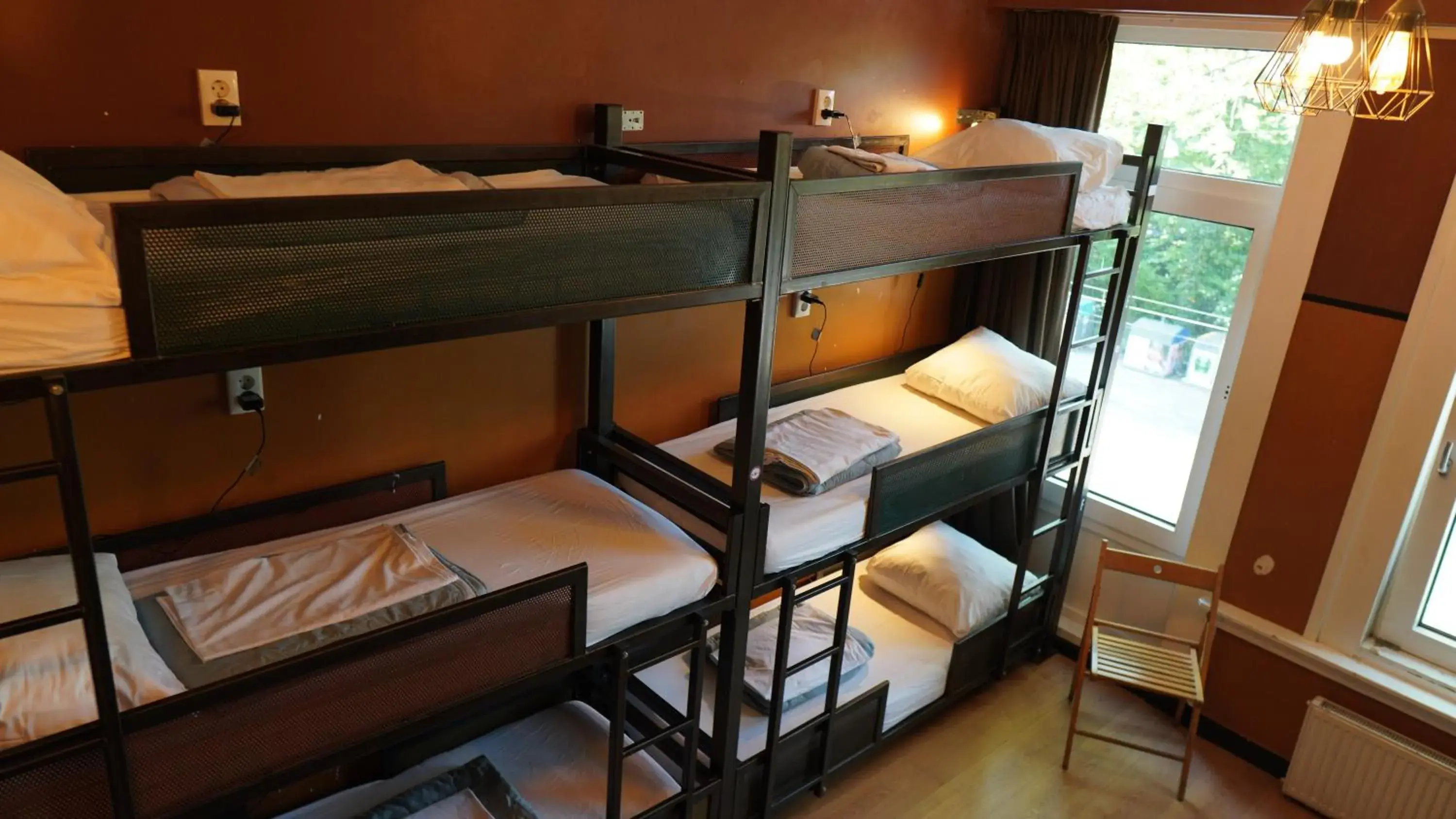 Bed in 12-Bed Mixed Dormitory Room in Onefam Amstel Bed in 12-Bed Mixed Dormitory Room in Onefam Amstel