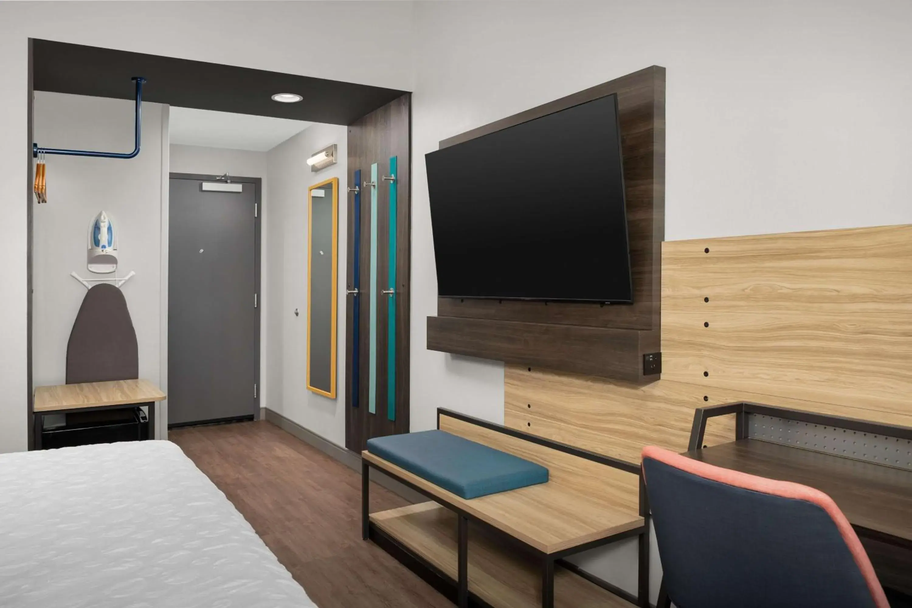 King Room with Walk-In Shower - single occupancy in Tru By Hilton Jacksonville Airport King Room with Walk-In Shower - single occupancy in Tru By Hilton Jacksonville Airport