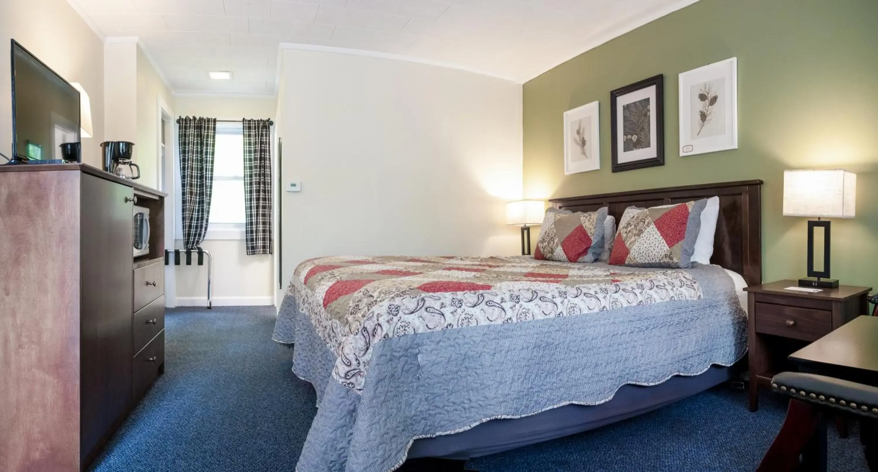 Standard Queen Room in Acadia Pines Motel Standard Queen Room in Acadia Pines Motel