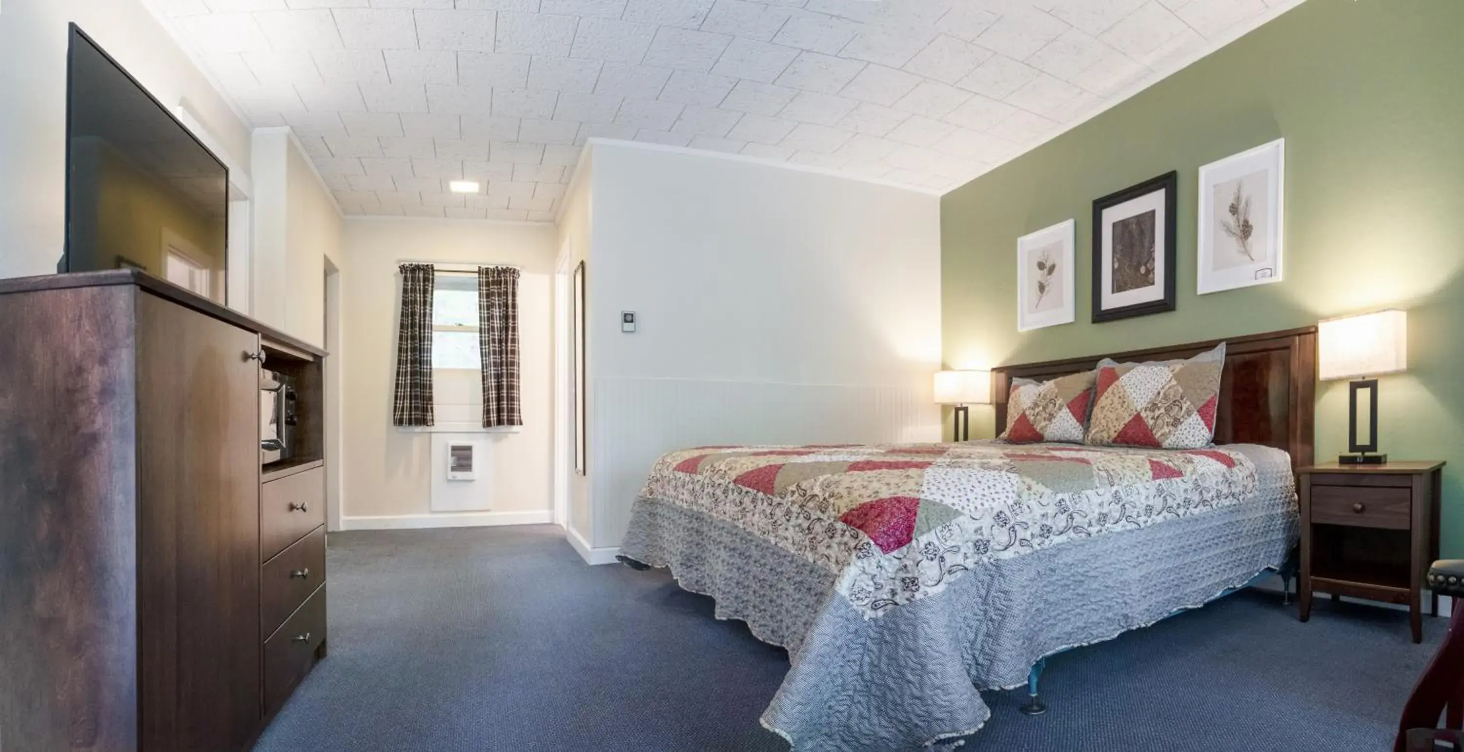 Superior King Room in Acadia Pines Motel Superior King Room in Acadia Pines Motel