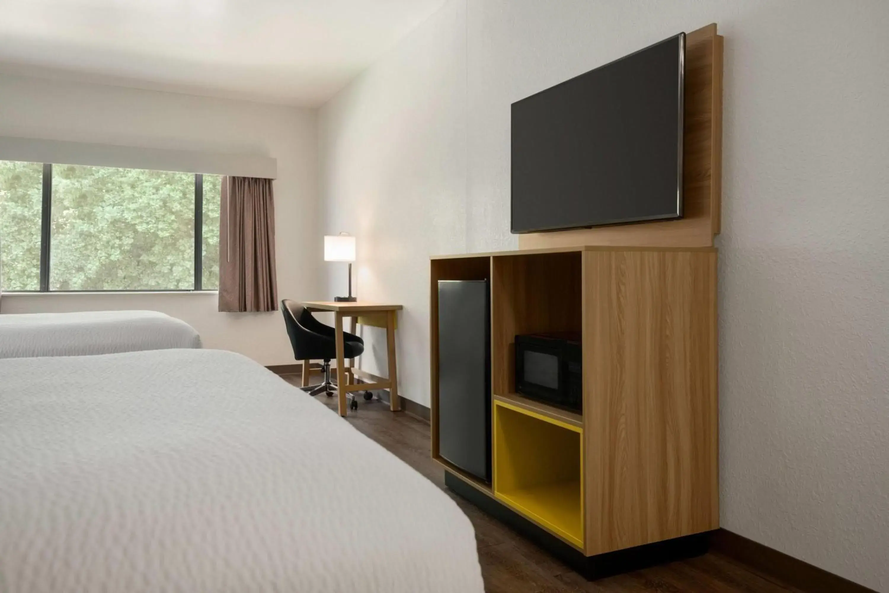 Queen Room with Two Queen Beds - Non-Smoking in Days Inn by Wyndham Lexington Queen Room with Two Queen Beds - Non-Smoking in Days Inn by Wyndham Lexington