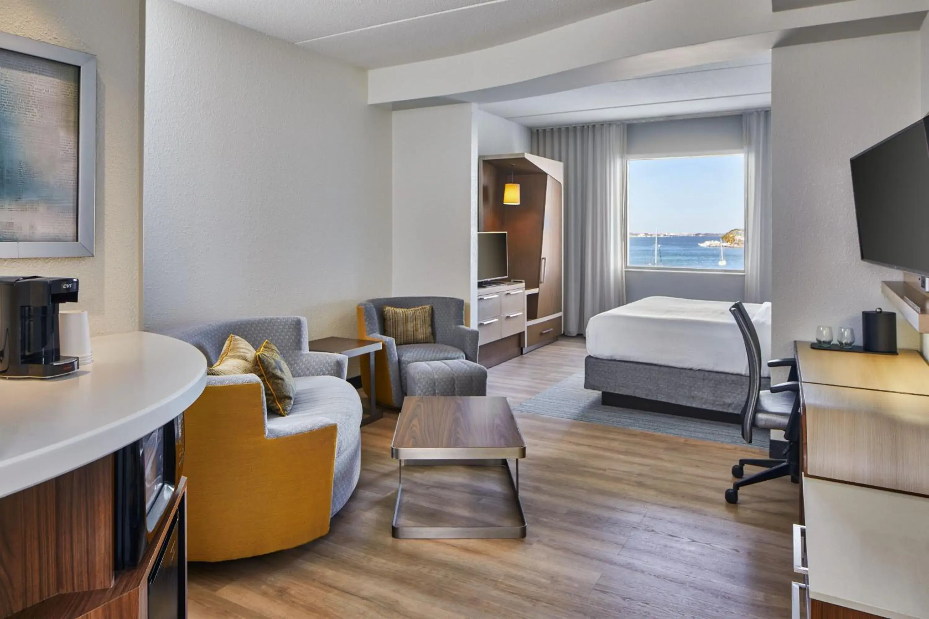 Executive King, Guest room, 1 King, Sofa bed (Hearing Accessible) in Courtyard by Marriott St. Petersburg Clearwater/Madeira Beach Executive King, Guest room, 1 King, Sofa bed (Hearing Accessible) in Courtyard by Marriott St. Petersburg Clearwater/Madeira Beach