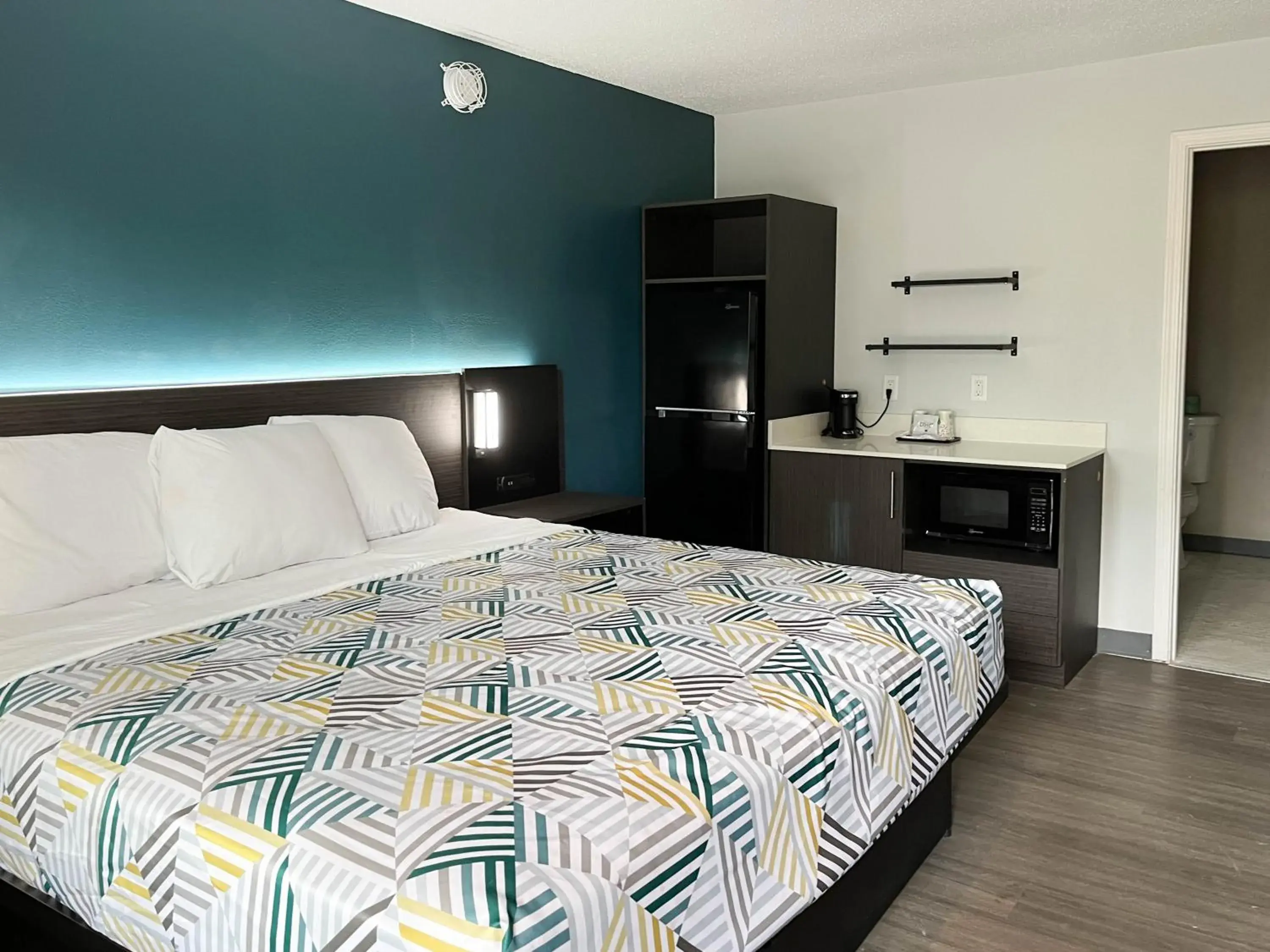 King Room with Roll-in Shower - single occupancy - Disability Access - Non-Smoking in Studio 6 Suites - Lafayette, IN King Room with Roll-in Shower - single occupancy - Disability Access - Non-Smoking in Studio 6 Suites - Lafayette, IN