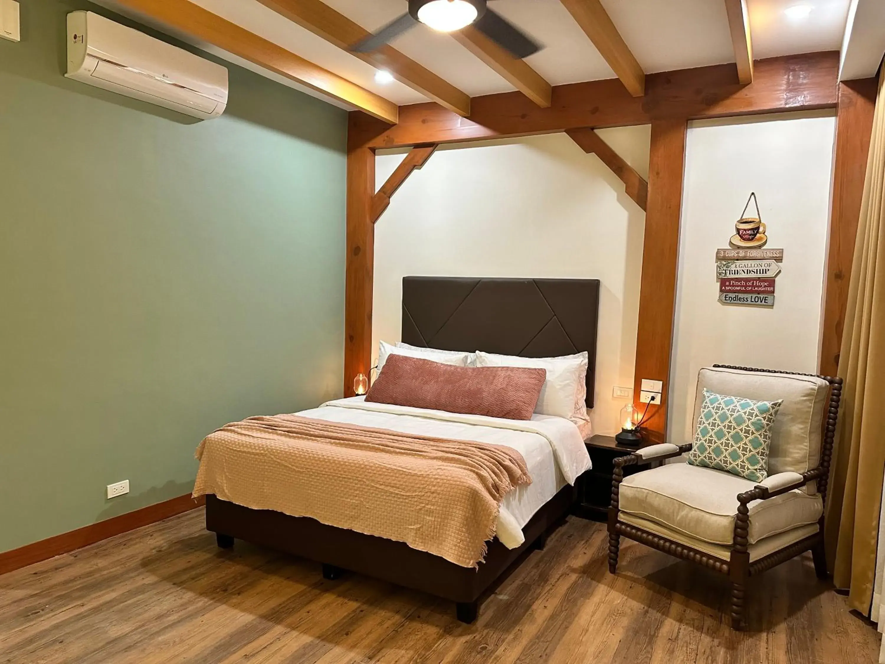 Deluxe Double or Twin Room in Lee Boutique Hotel Baguio Deluxe Double or Twin Room in Lee Boutique Hotel Baguio