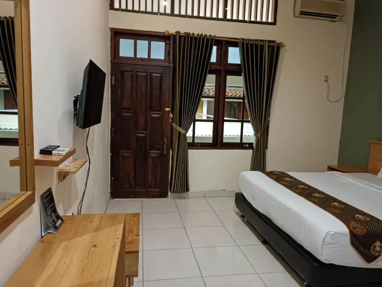 Standard Twin Room in Shafira Hotel Yogyakarta Standard Twin Room in Shafira Hotel Yogyakarta