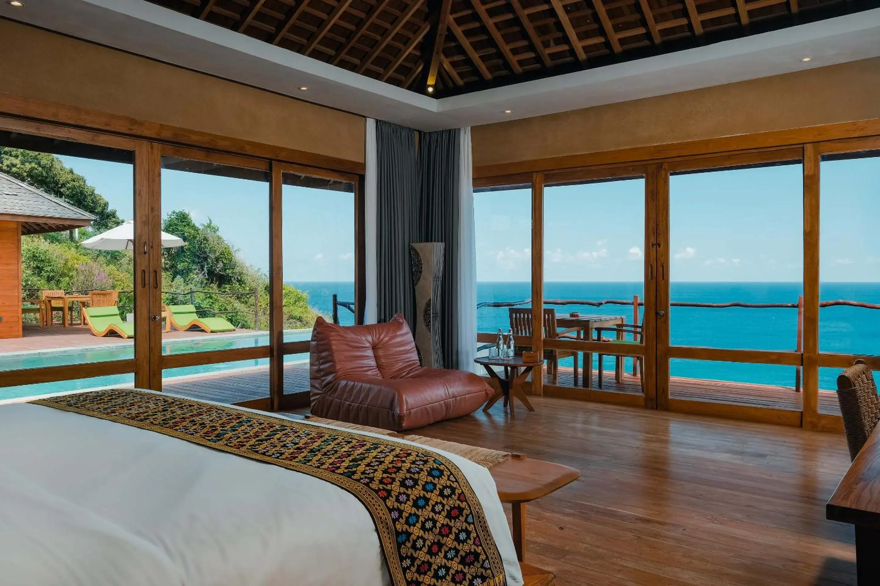 Four-Bedroom Cliff Front Pool Villa in TUNAK Resort Lombok Four-Bedroom Cliff Front Pool Villa in TUNAK Resort Lombok