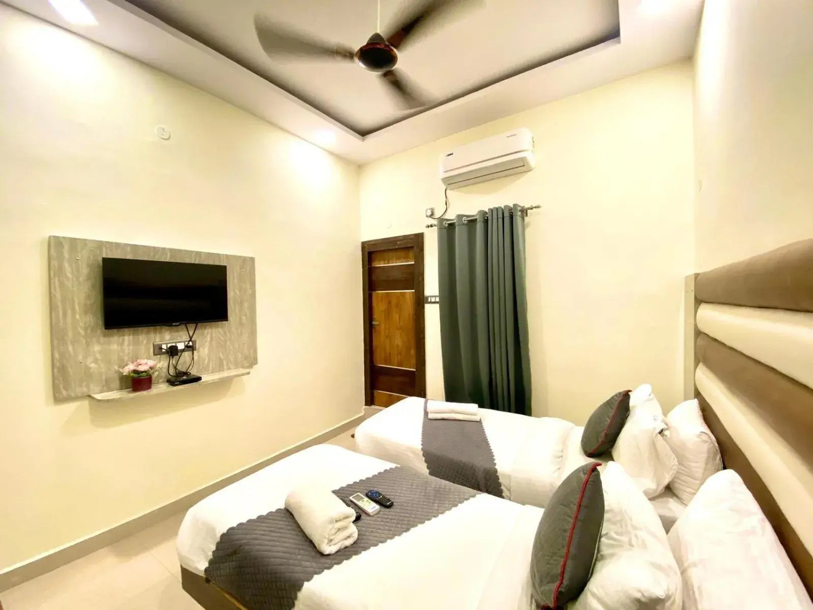 Deluxe Double Room (2 Adults + 1 Child) in Hotel Sky International- Airport Zone Hyderabad Deluxe Double Room (2 Adults + 1 Child) in Hotel Sky International- Airport Zone Hyderabad