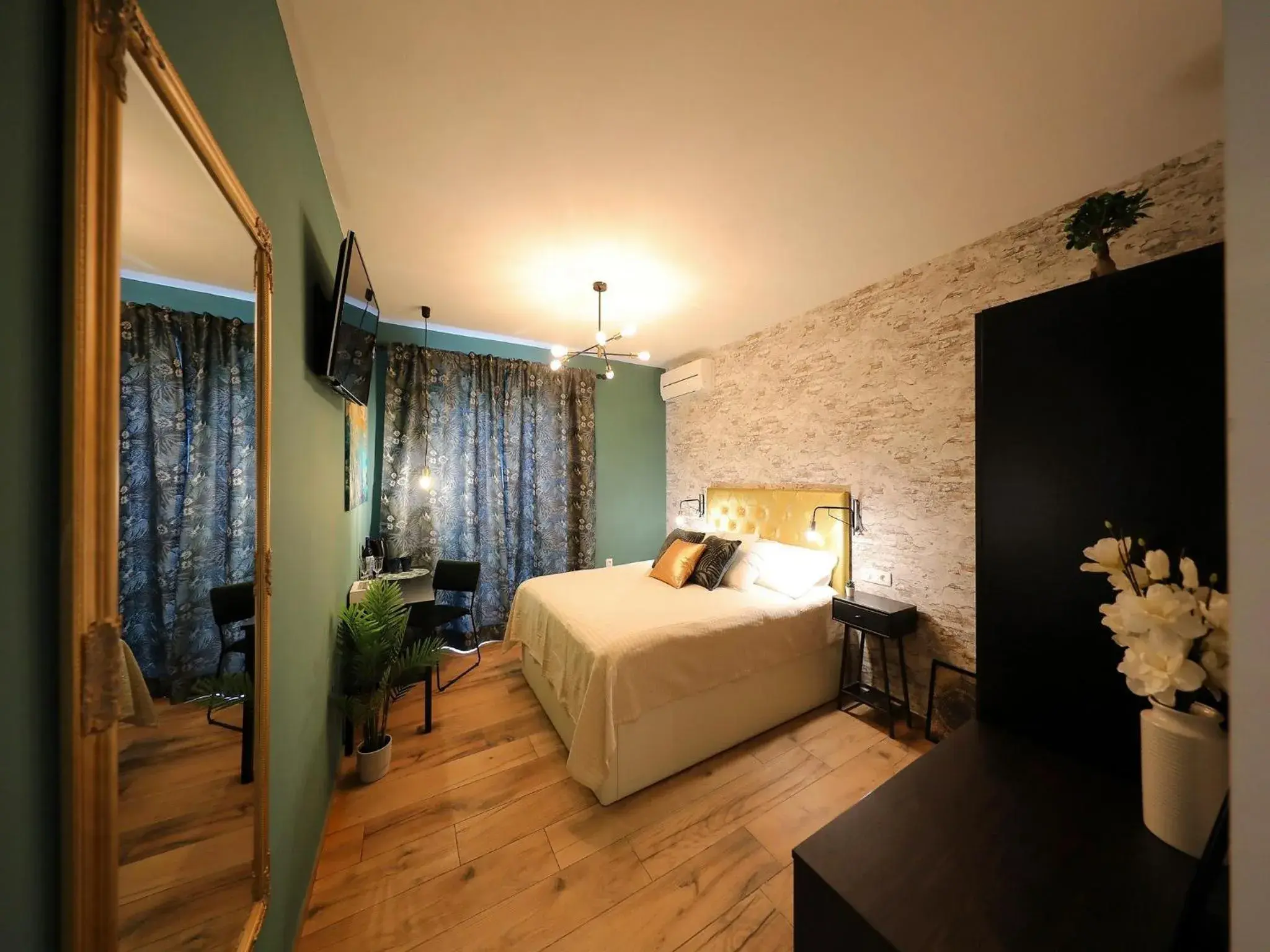 Double Room in Aldo Apartments Center Double Room in Aldo Apartments Center