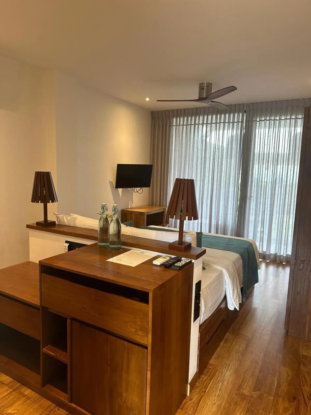 Deluxe Double Room with Sea View on Ground Floor - single occupancy in BK Beach Boutique Hotel - Hikkaduwa Deluxe Double Room with Sea View on Ground Floor - single occupancy in BK Beach Boutique Hotel - Hikkaduwa