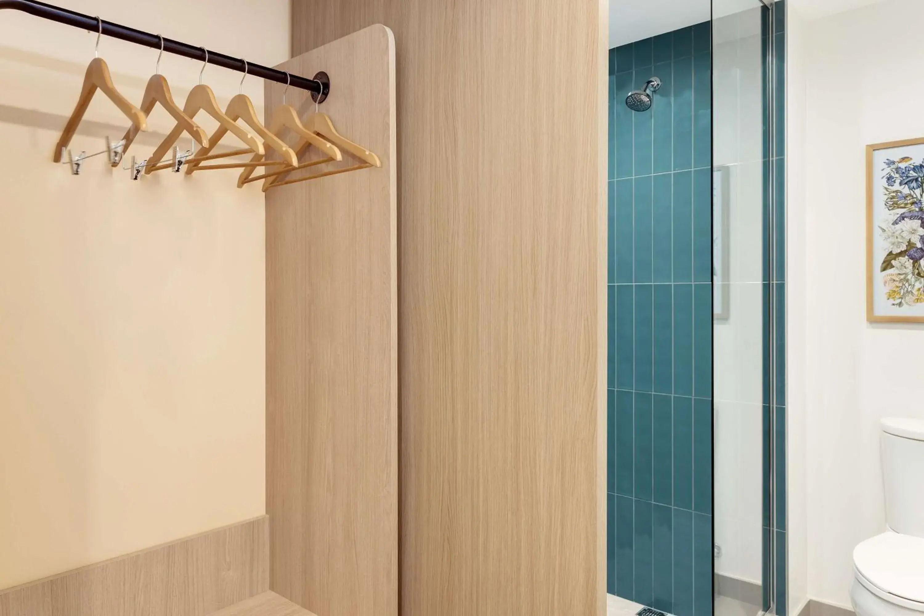 King Room with Roll-In Shower - Mobility Accessible in Hampton By Hilton Guanacaste Airport King Room with Roll-In Shower - Mobility Accessible in Hampton By Hilton Guanacaste Airport