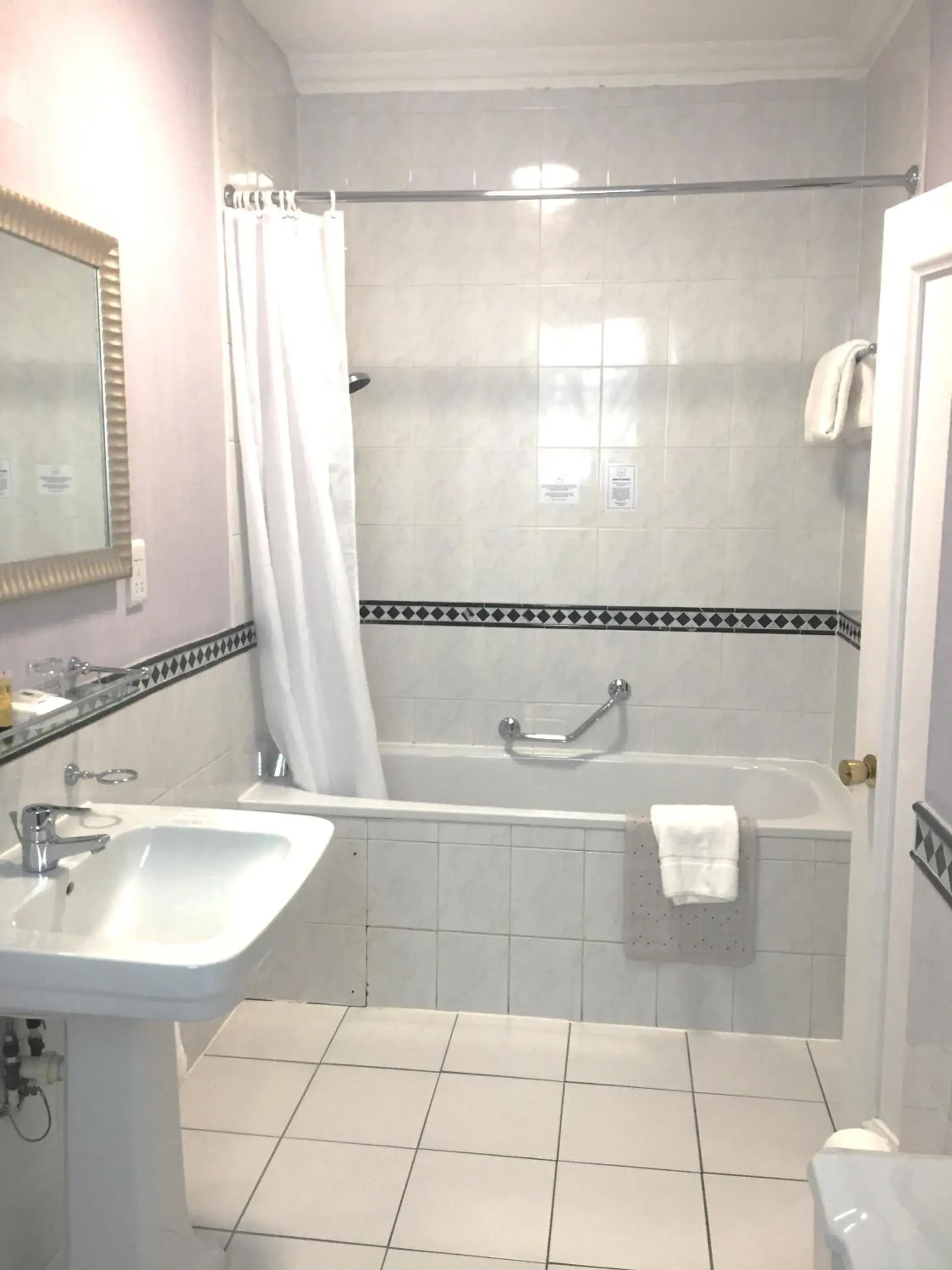 Standard Twin Room in Millennium Hotel Glasgow Standard Twin Room in Millennium Hotel Glasgow