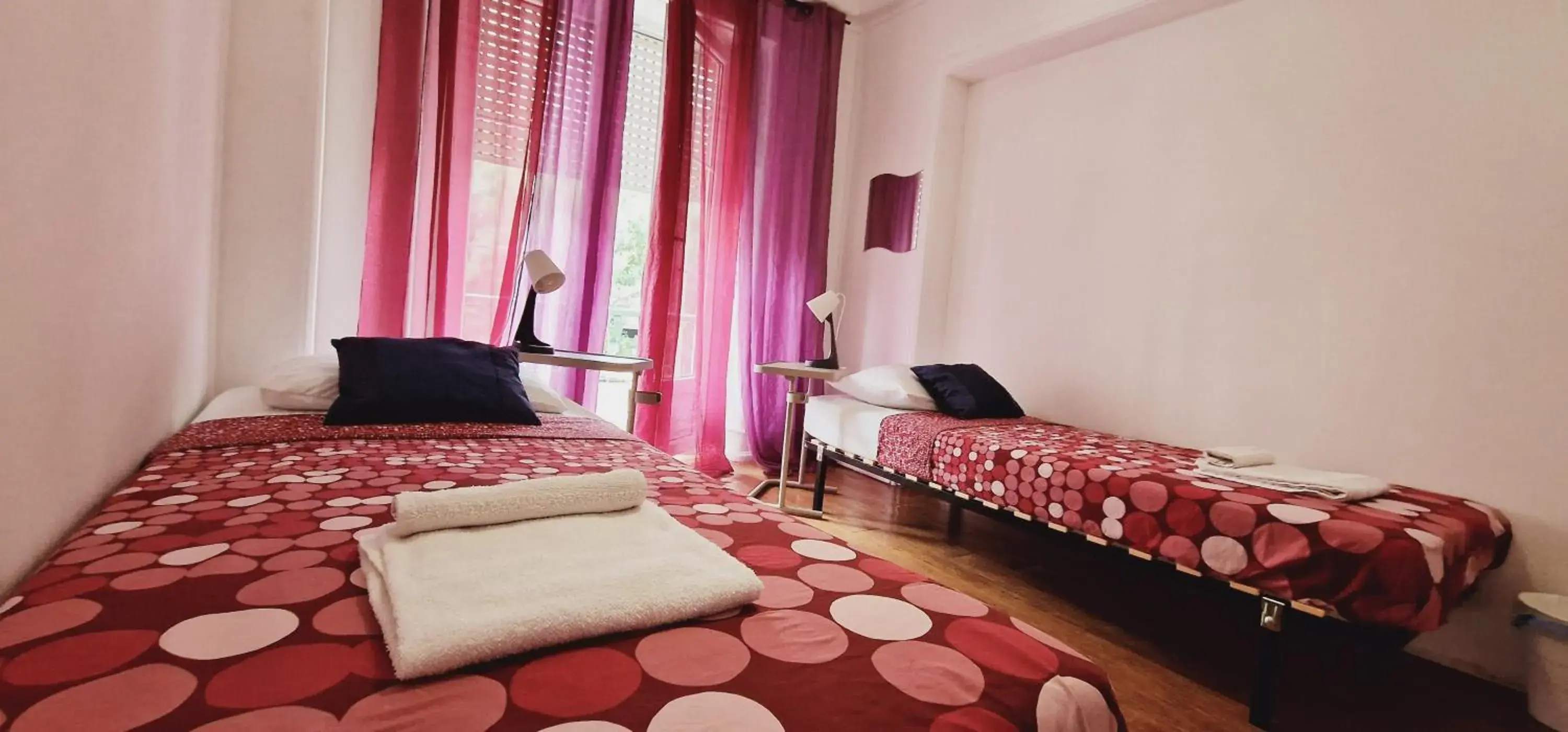 Twin Room with Shared Bathroom - single occupancy in Mini Hostel in Lisbon Twin Room with Shared Bathroom - single occupancy in Mini Hostel in Lisbon