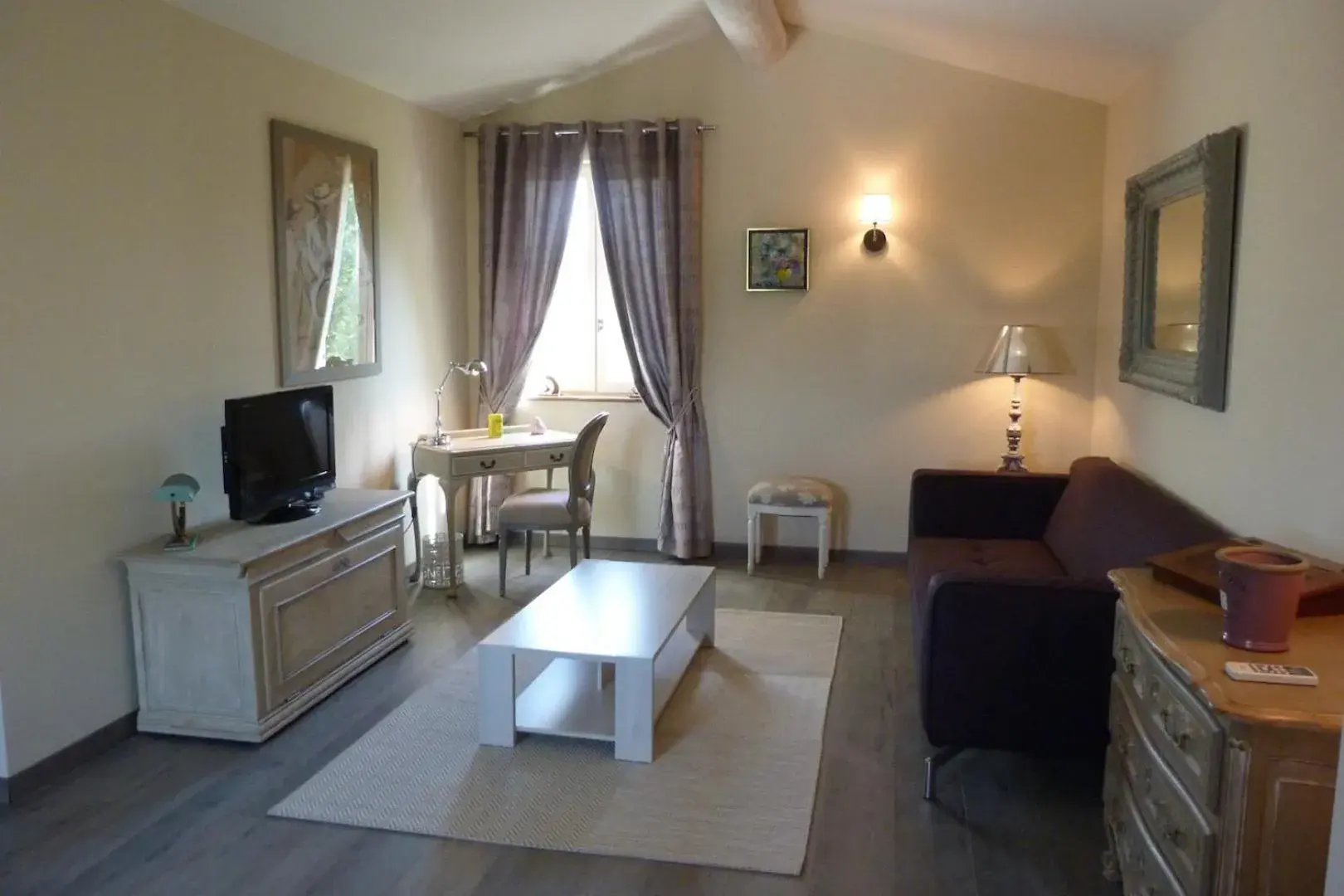 Junior Suite with Garden View in Mas de Chantounette Junior Suite with Garden View in Mas de Chantounette